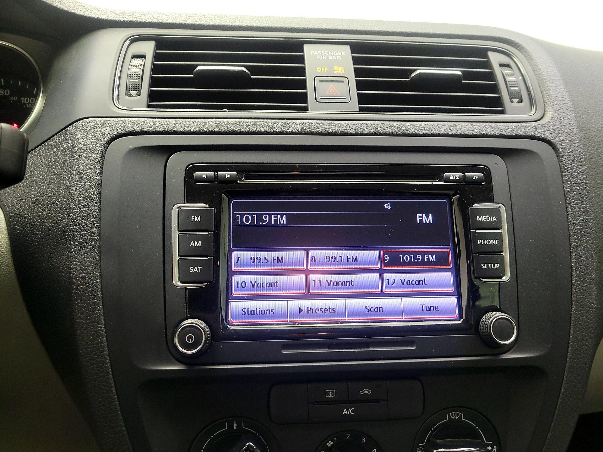 Thumbnail: 2015 Volkswagen Jetta - 15