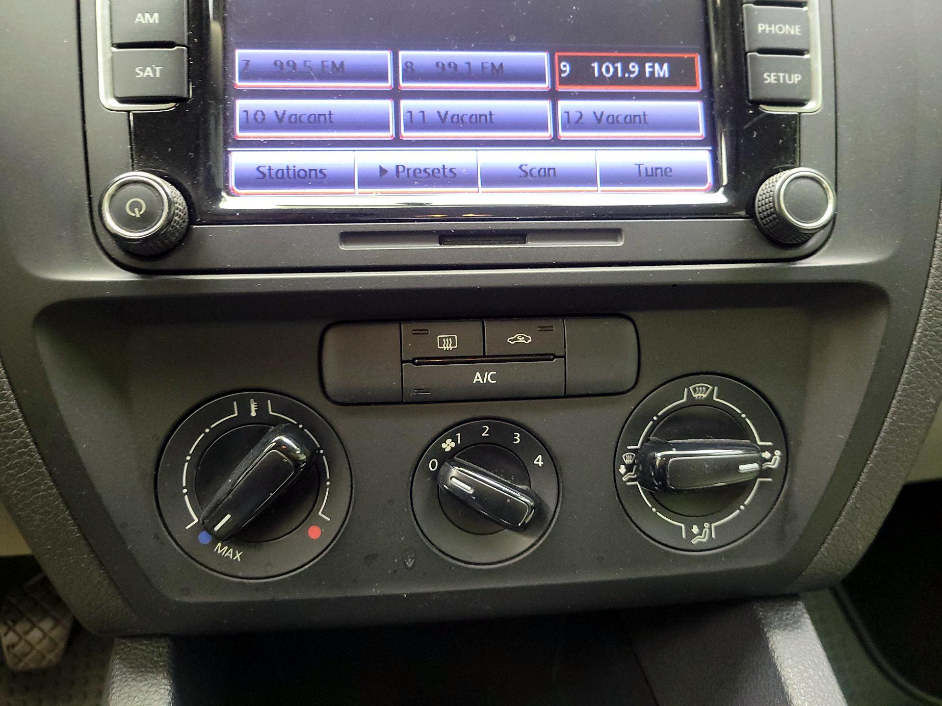 Thumbnail: 2015 Volkswagen Jetta - 16