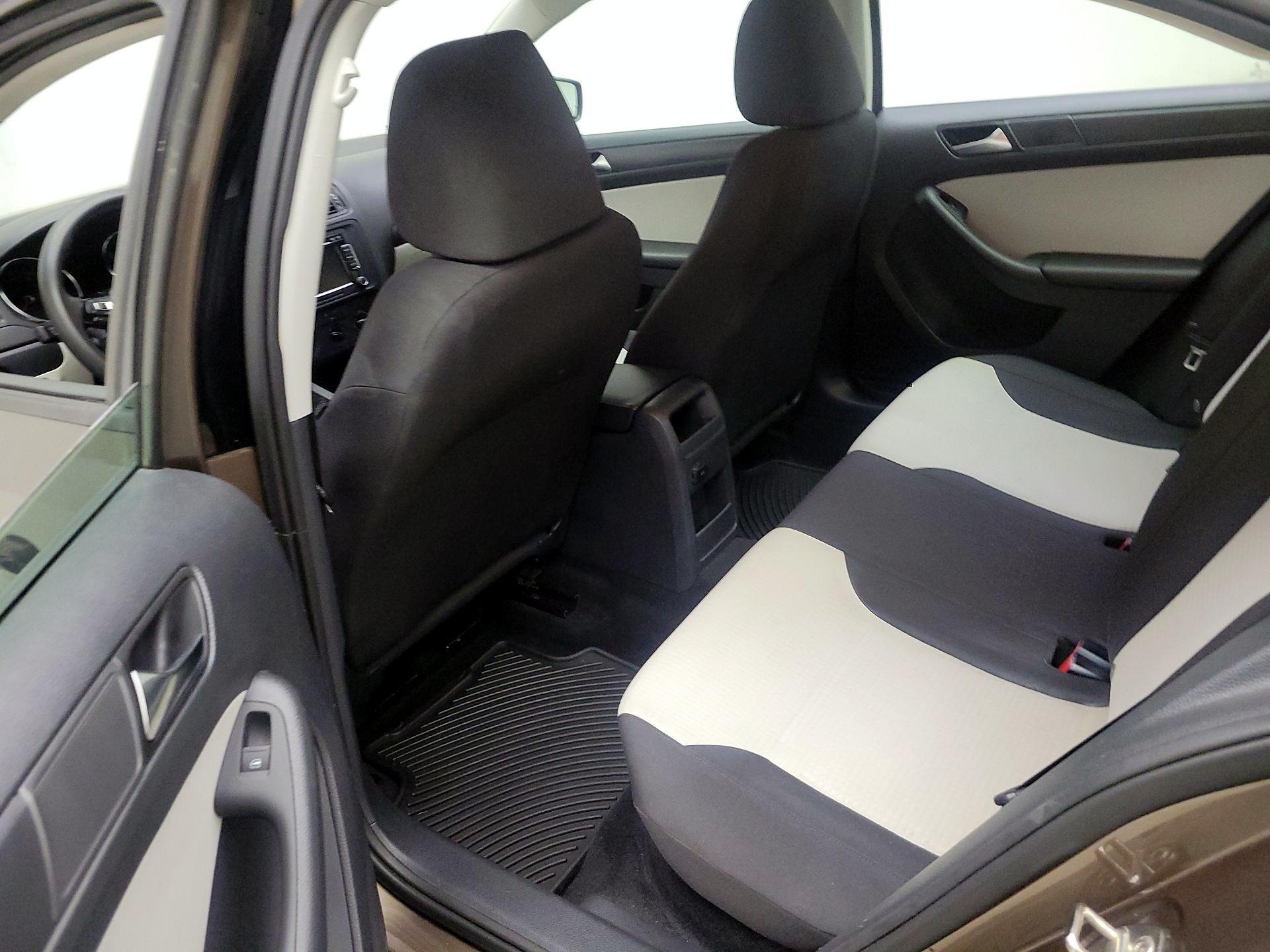 Thumbnail: 2015 Volkswagen Jetta - 19