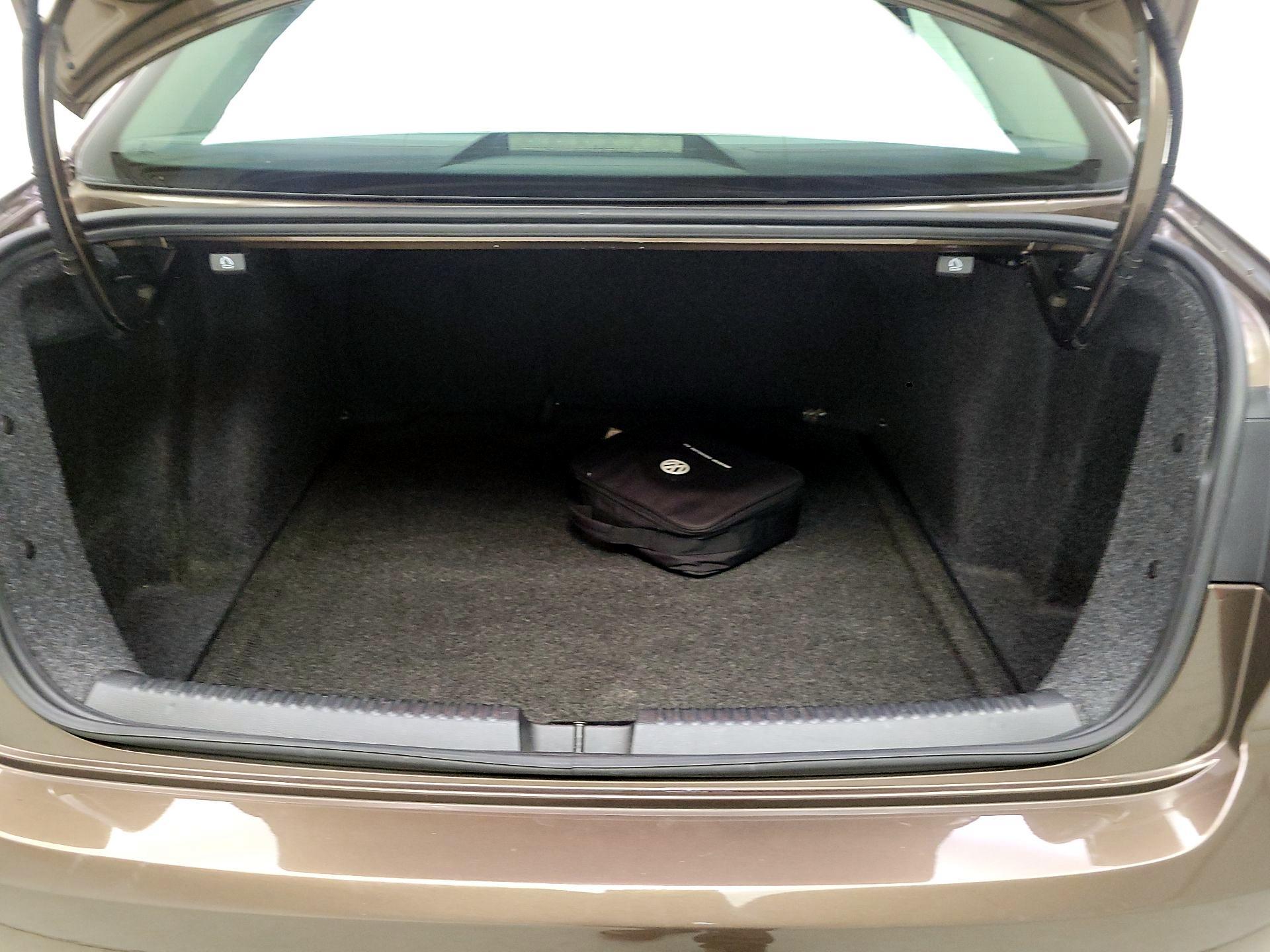 Thumbnail: 2015 Volkswagen Jetta - 20