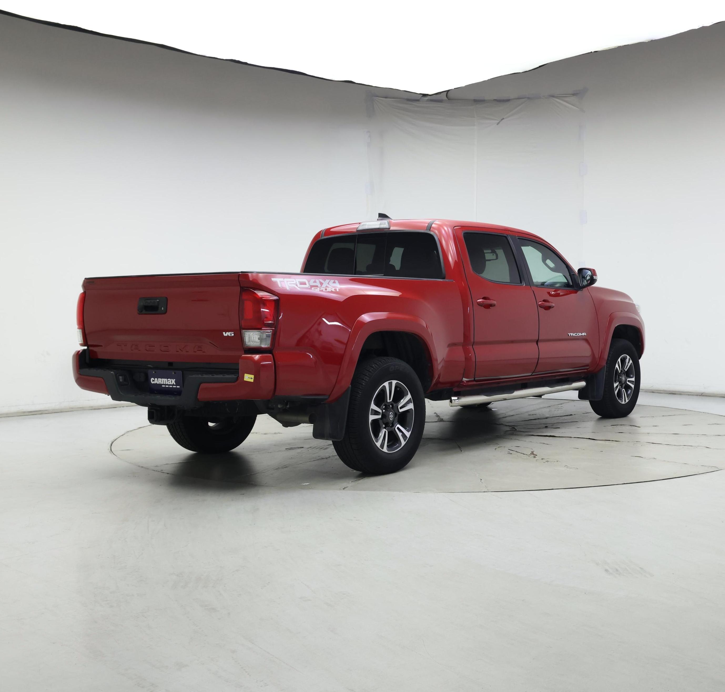 Thumbnail: 2017 Toyota Tacoma - 8