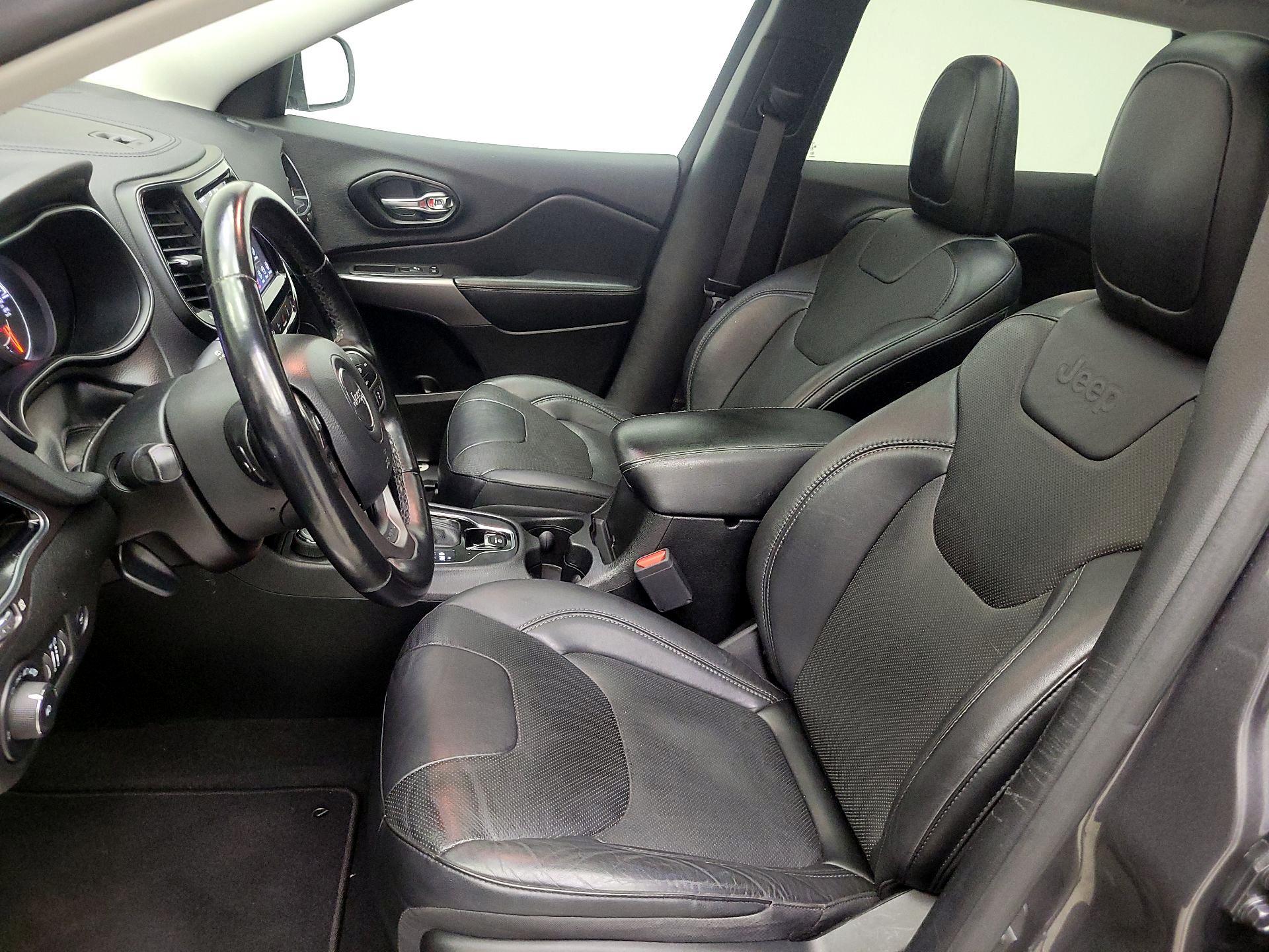 Thumbnail: 2021 Jeep Cherokee - 11