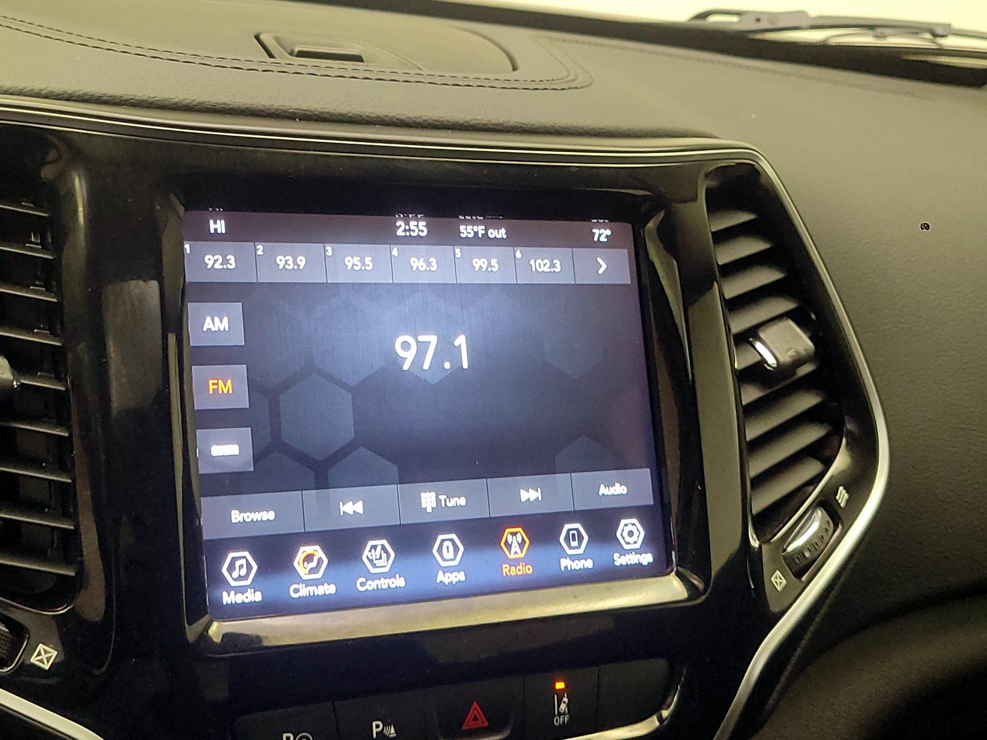 Thumbnail: 2021 Jeep Cherokee - 15