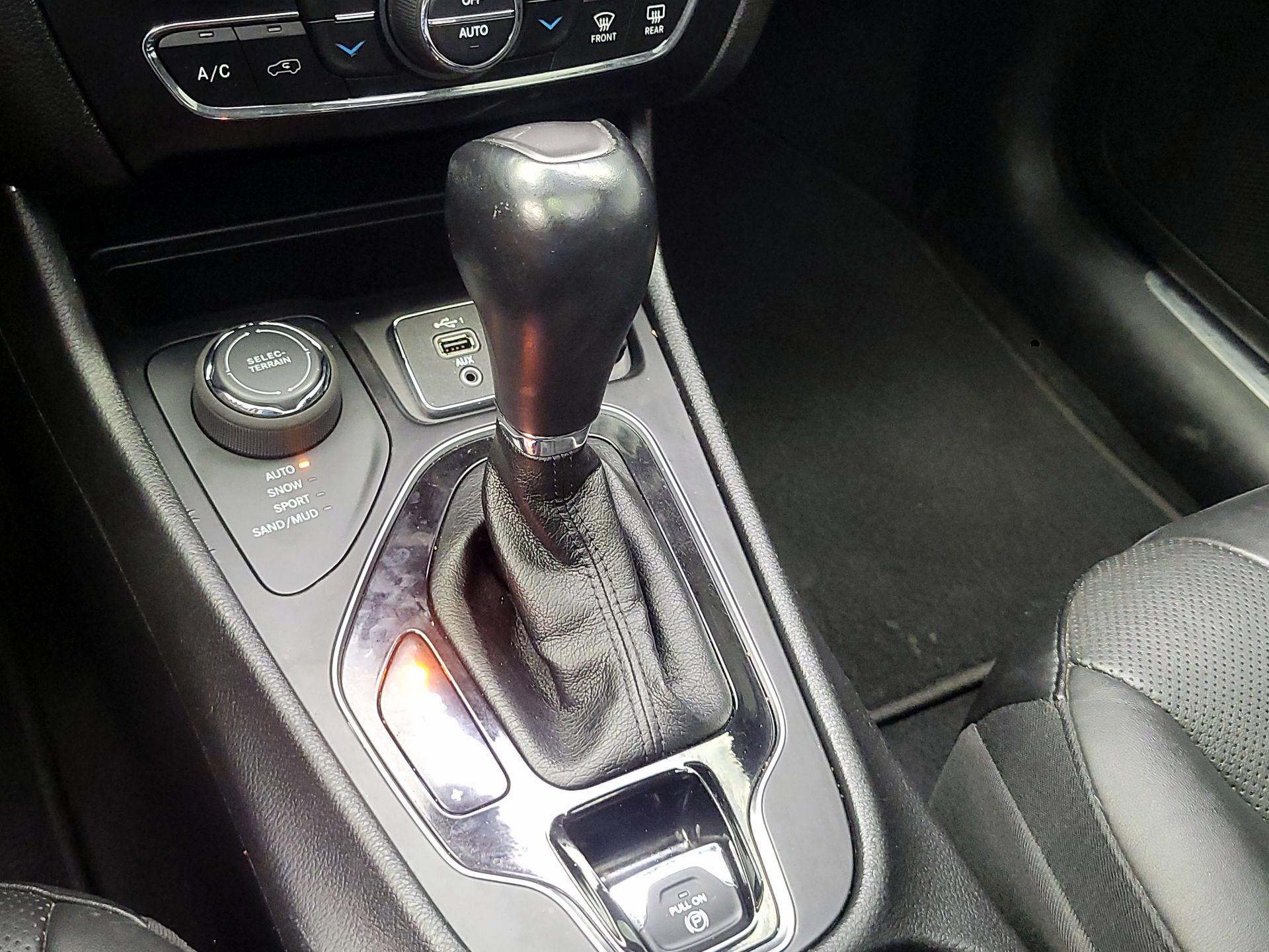 Thumbnail: 2021 Jeep Cherokee - 17