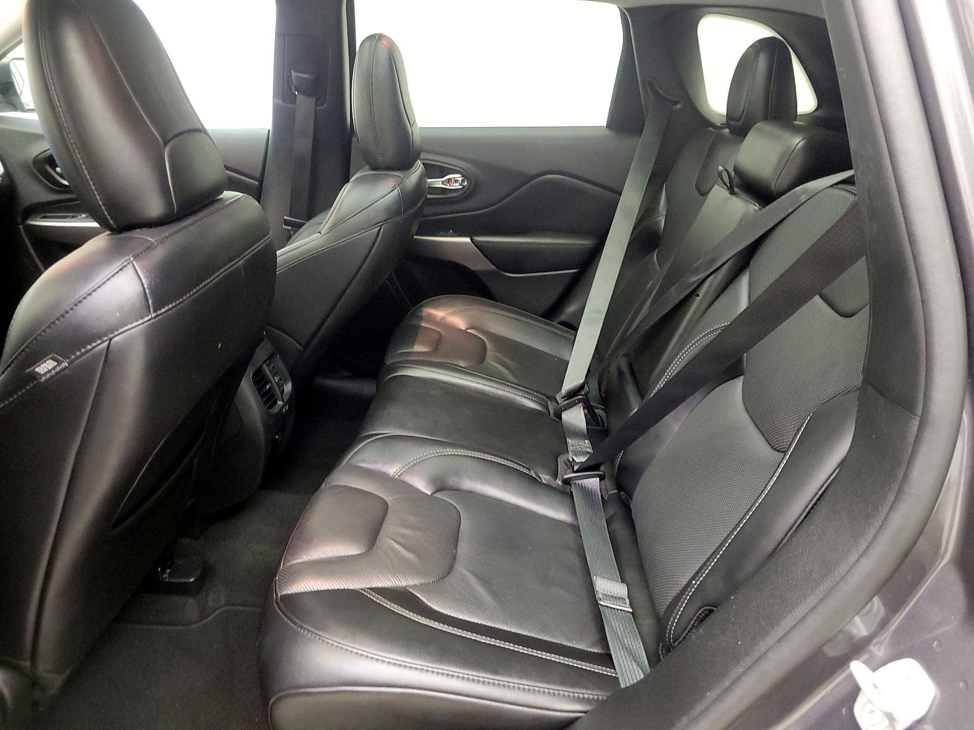 Thumbnail: 2021 Jeep Cherokee - 20