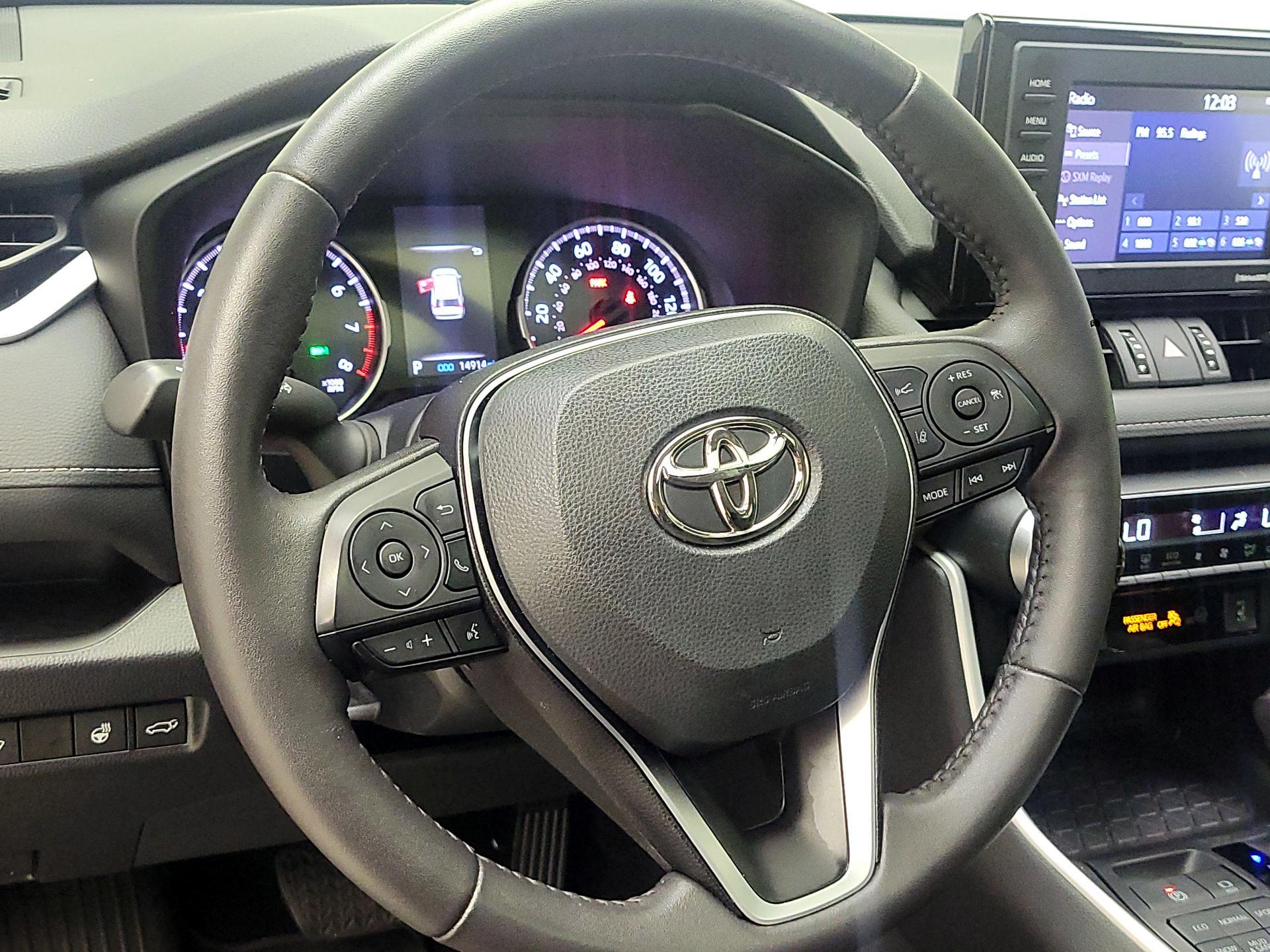 Thumbnail: 2022 Toyota RAV4 - 10