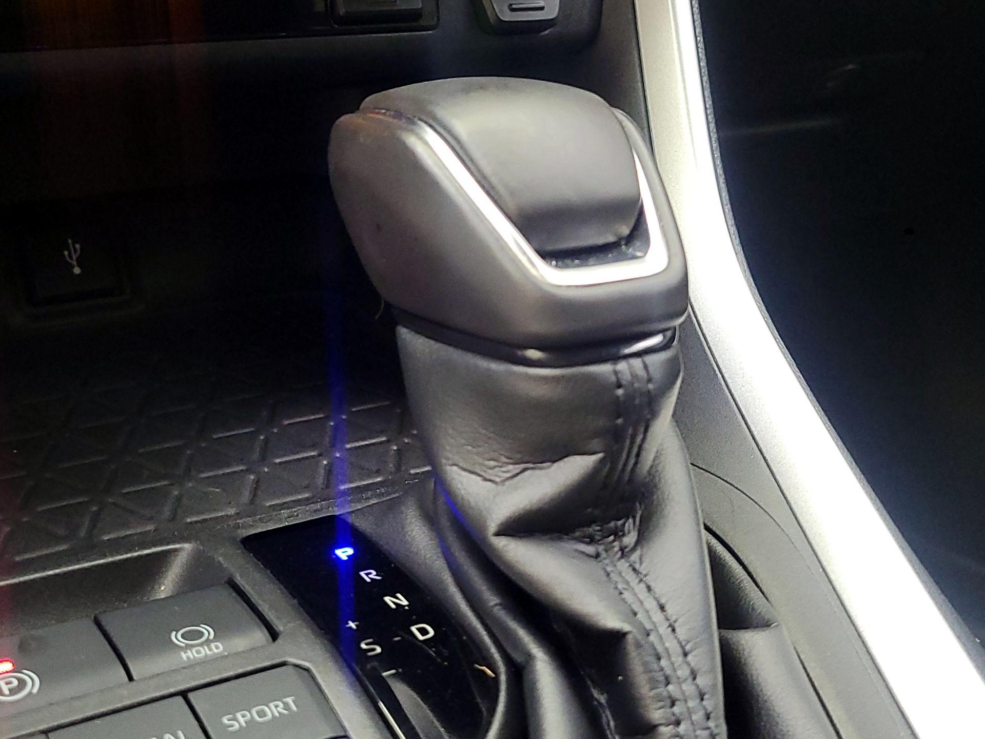 Thumbnail: 2022 Toyota RAV4 - 17