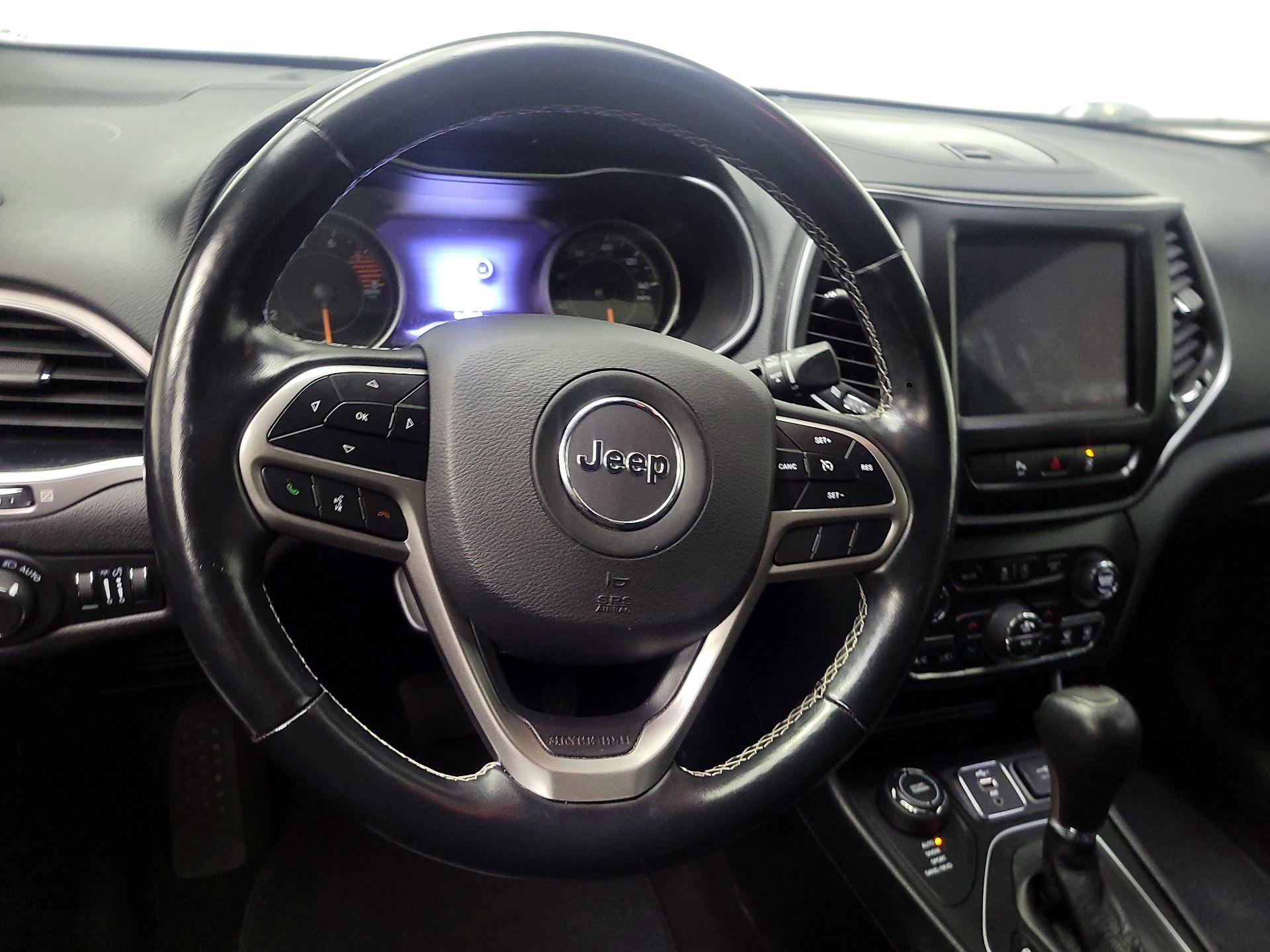 Thumbnail: 2021 Jeep Cherokee - 10