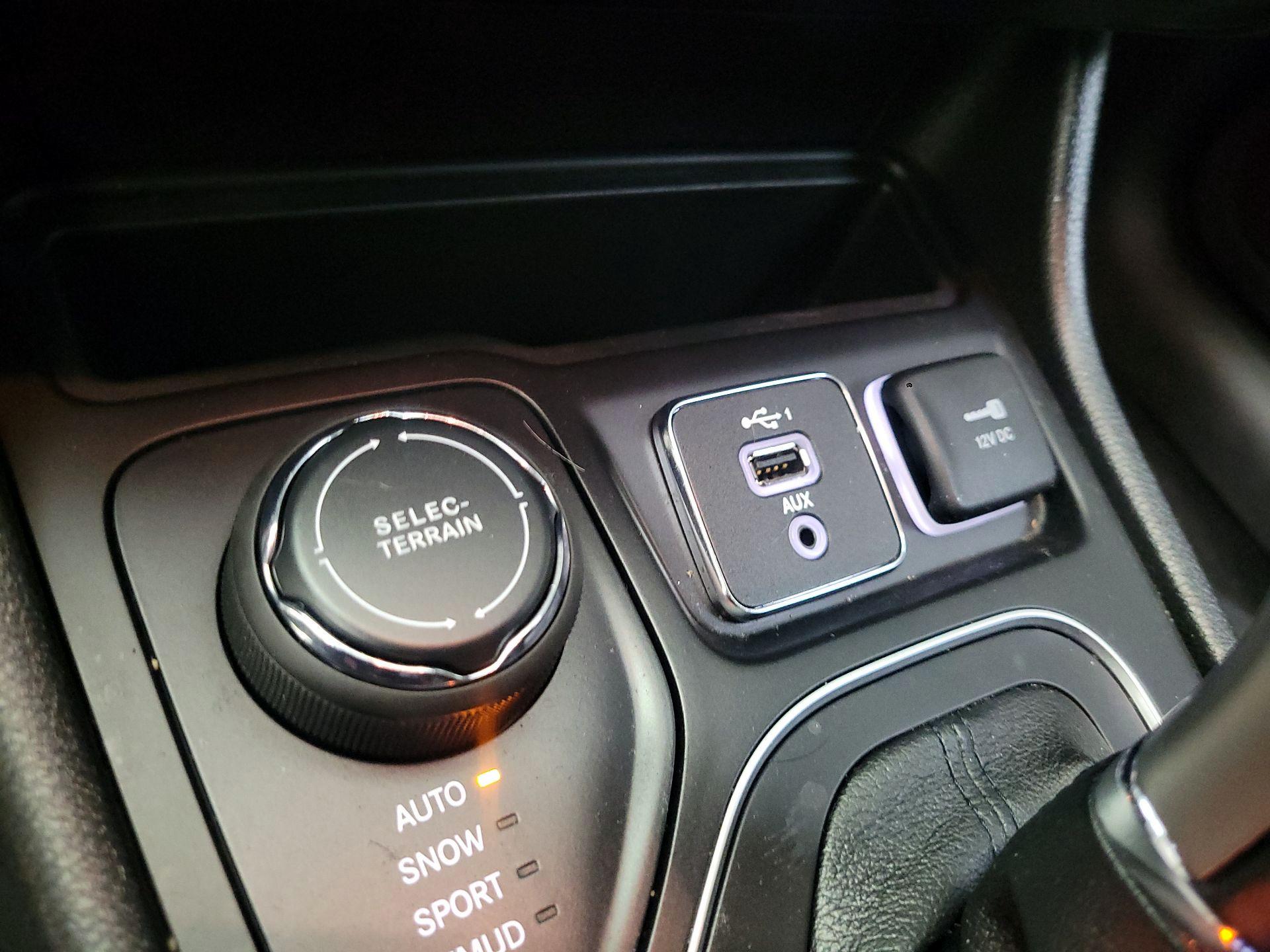 Thumbnail: 2021 Jeep Cherokee - 18