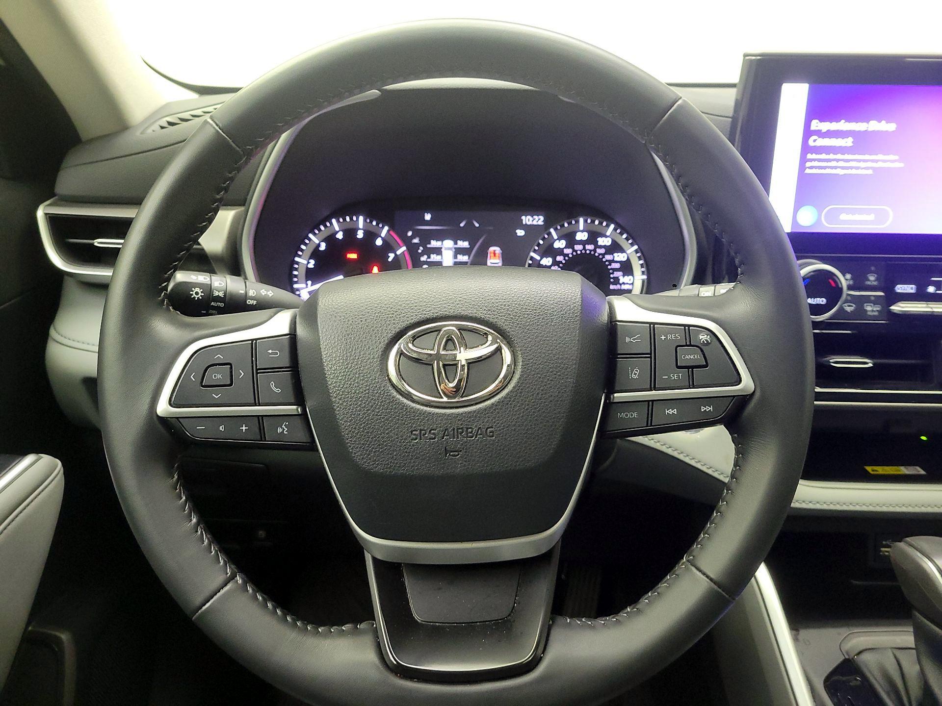 Thumbnail: 2023 Toyota Highlander - 10