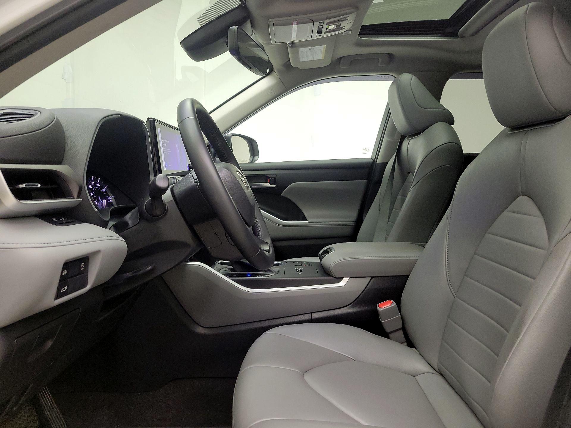 Thumbnail: 2023 Toyota Highlander - 11