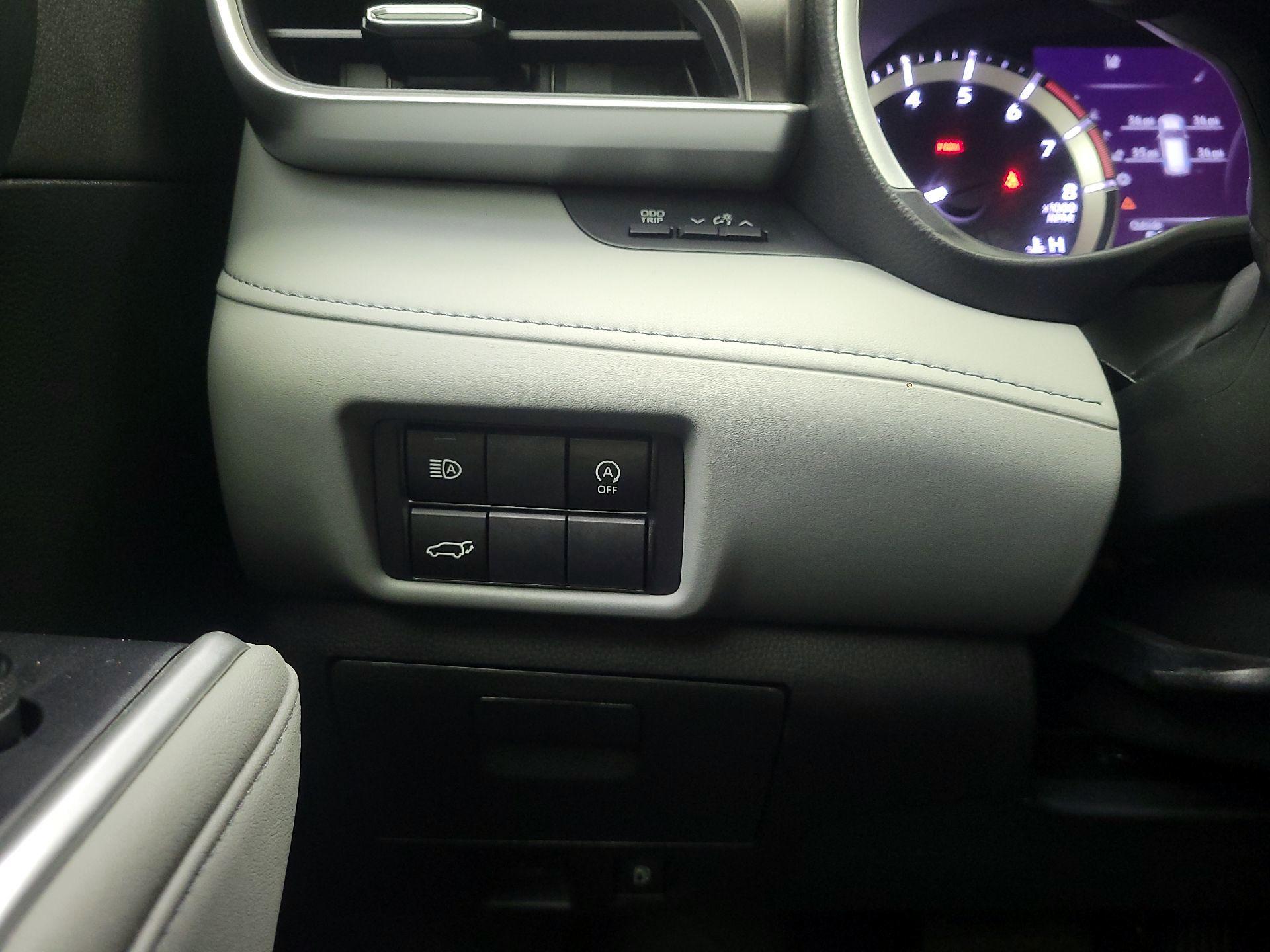 Thumbnail: 2023 Toyota Highlander - 13