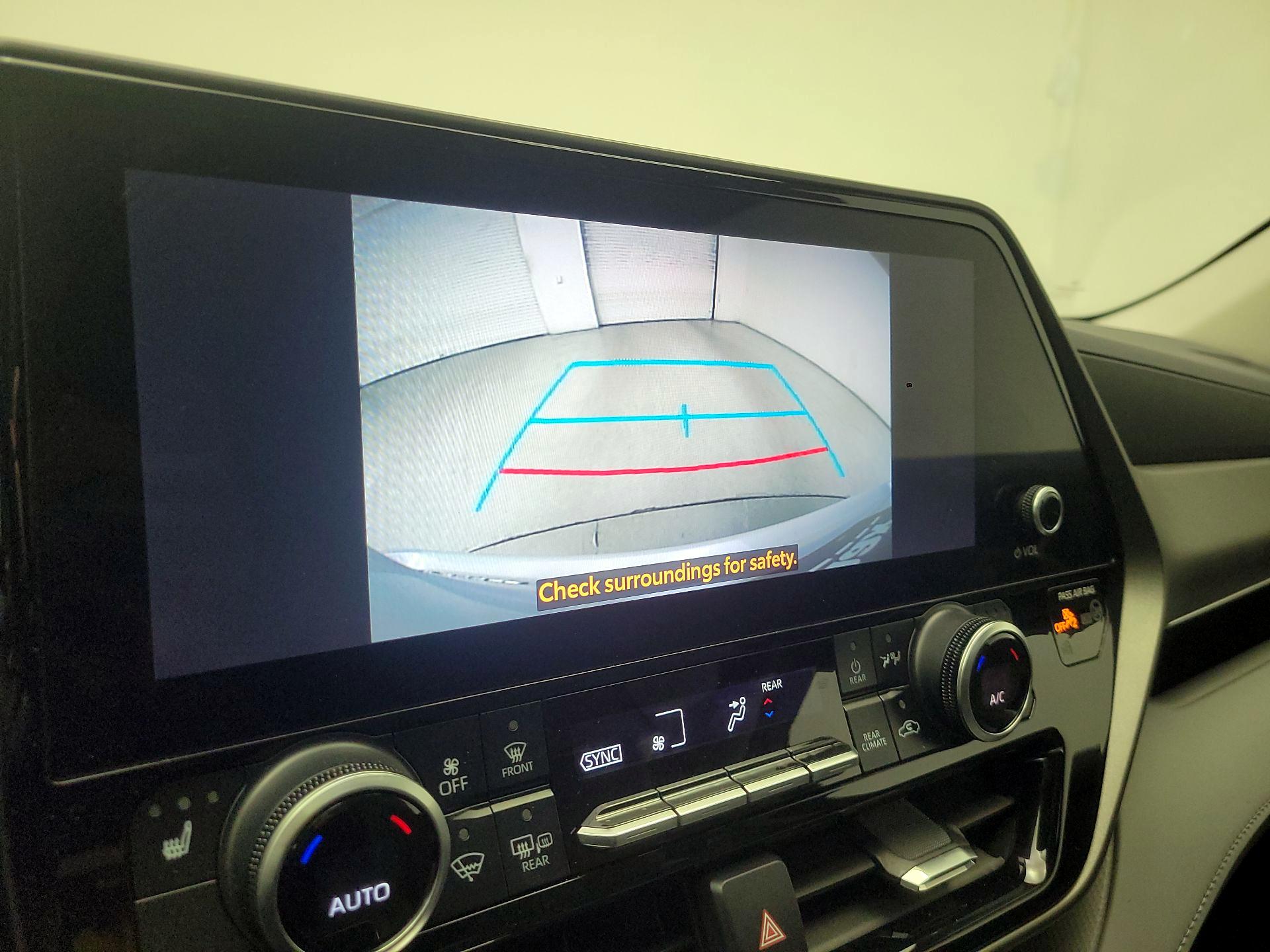 Thumbnail: 2023 Toyota Highlander - 15