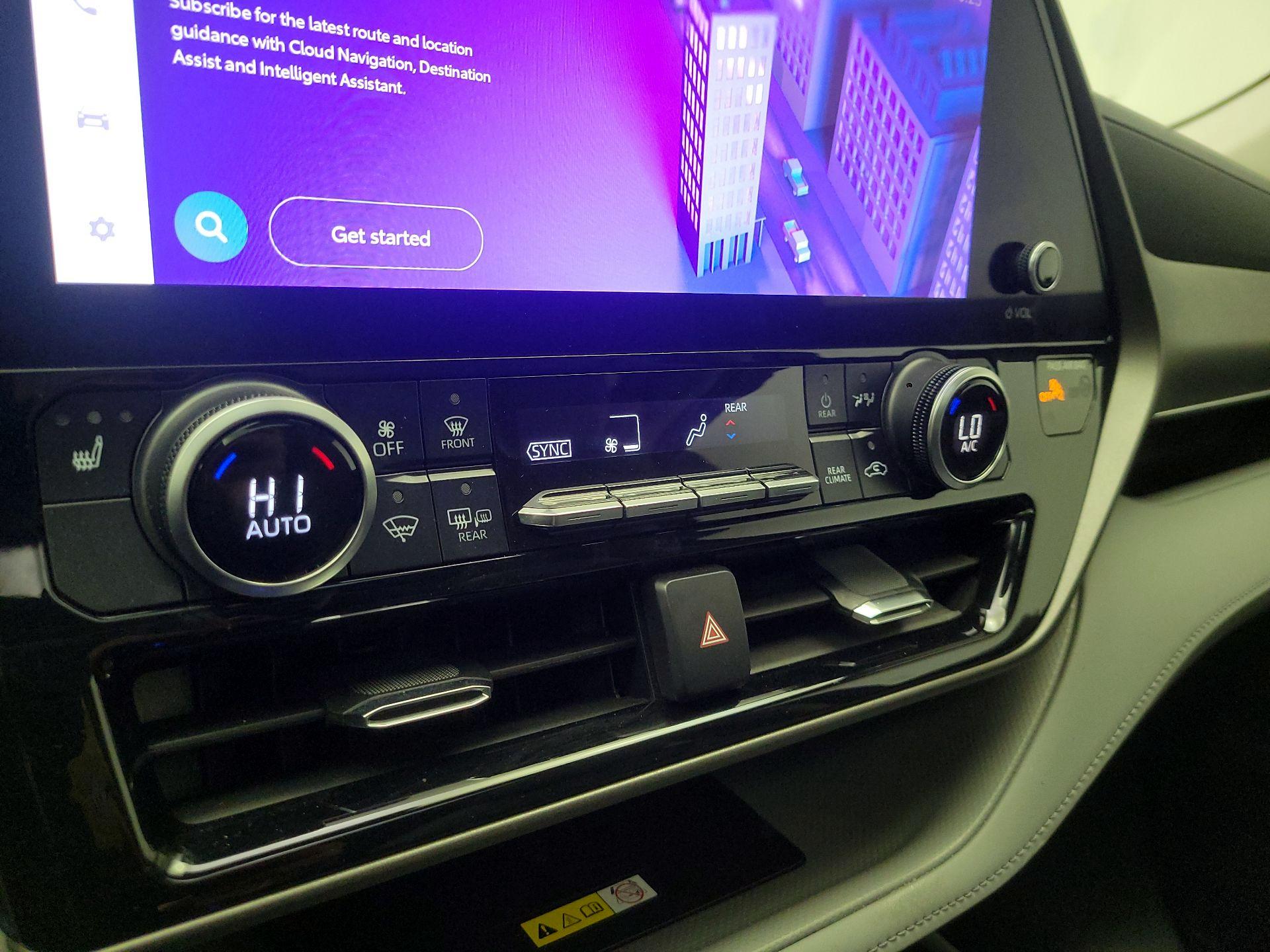 Thumbnail: 2023 Toyota Highlander - 17