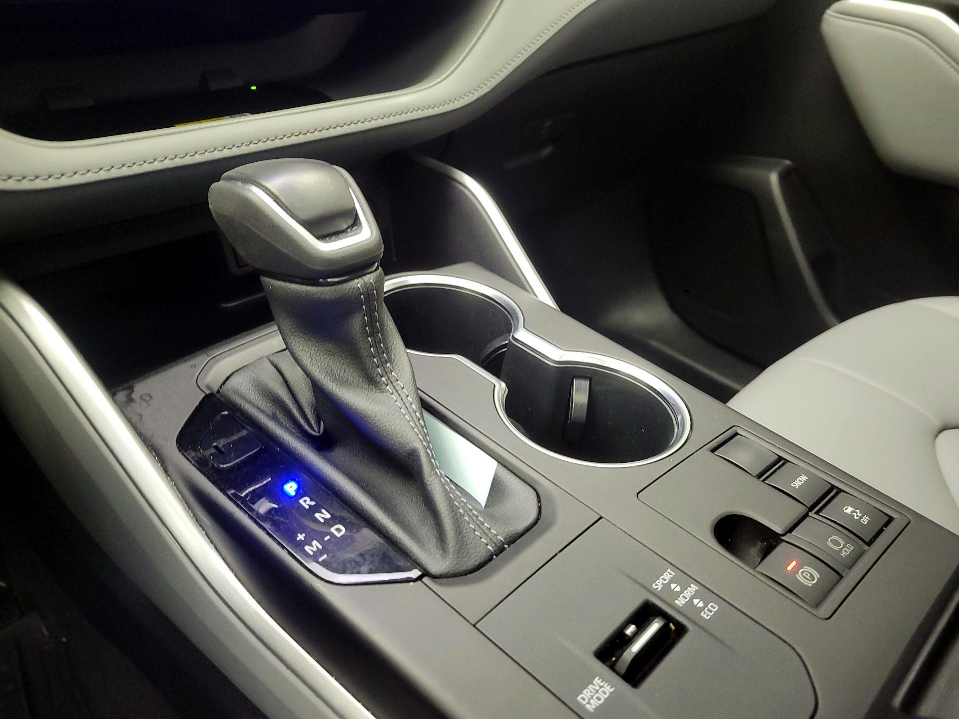 Thumbnail: 2023 Toyota Highlander - 18