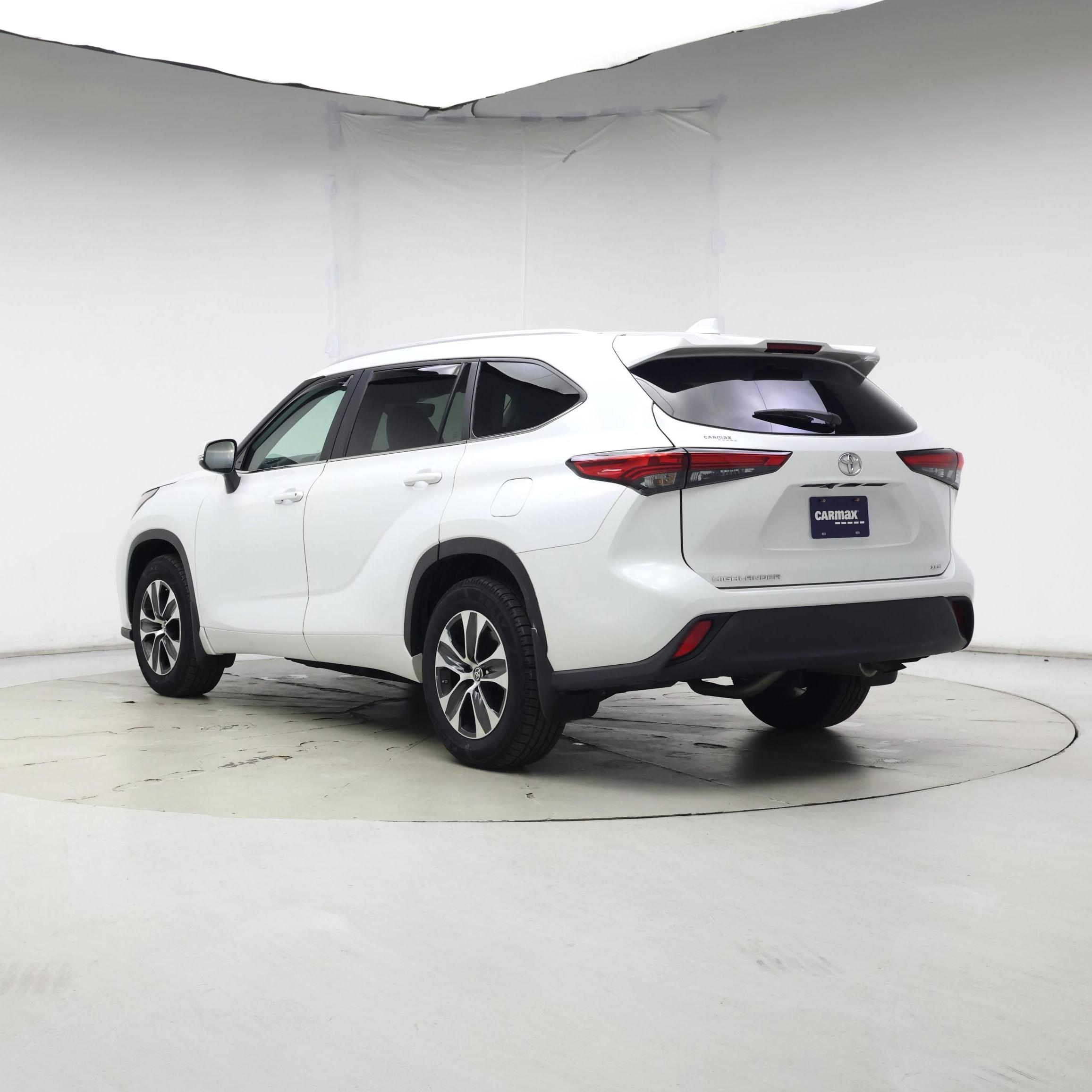 Thumbnail: 2023 Toyota Highlander - 2