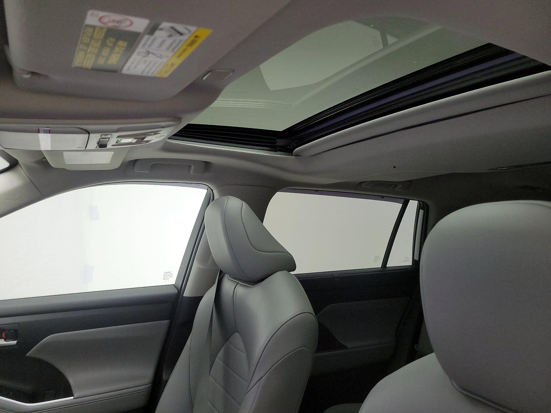 Thumbnail: 2023 Toyota Highlander - 20