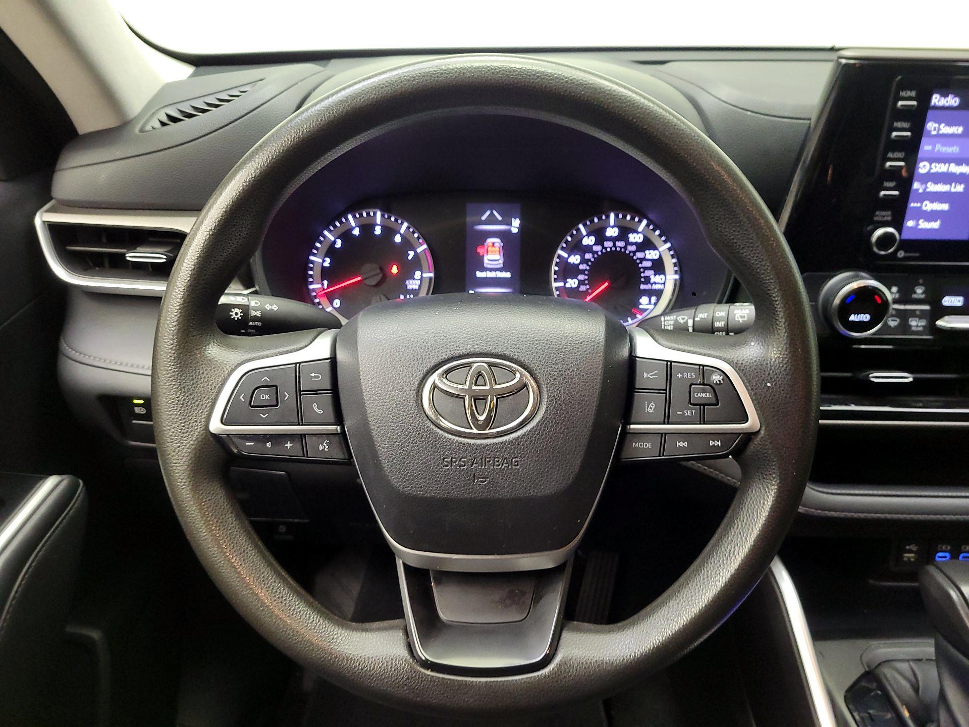 Thumbnail: 2022 Toyota Highlander - 10