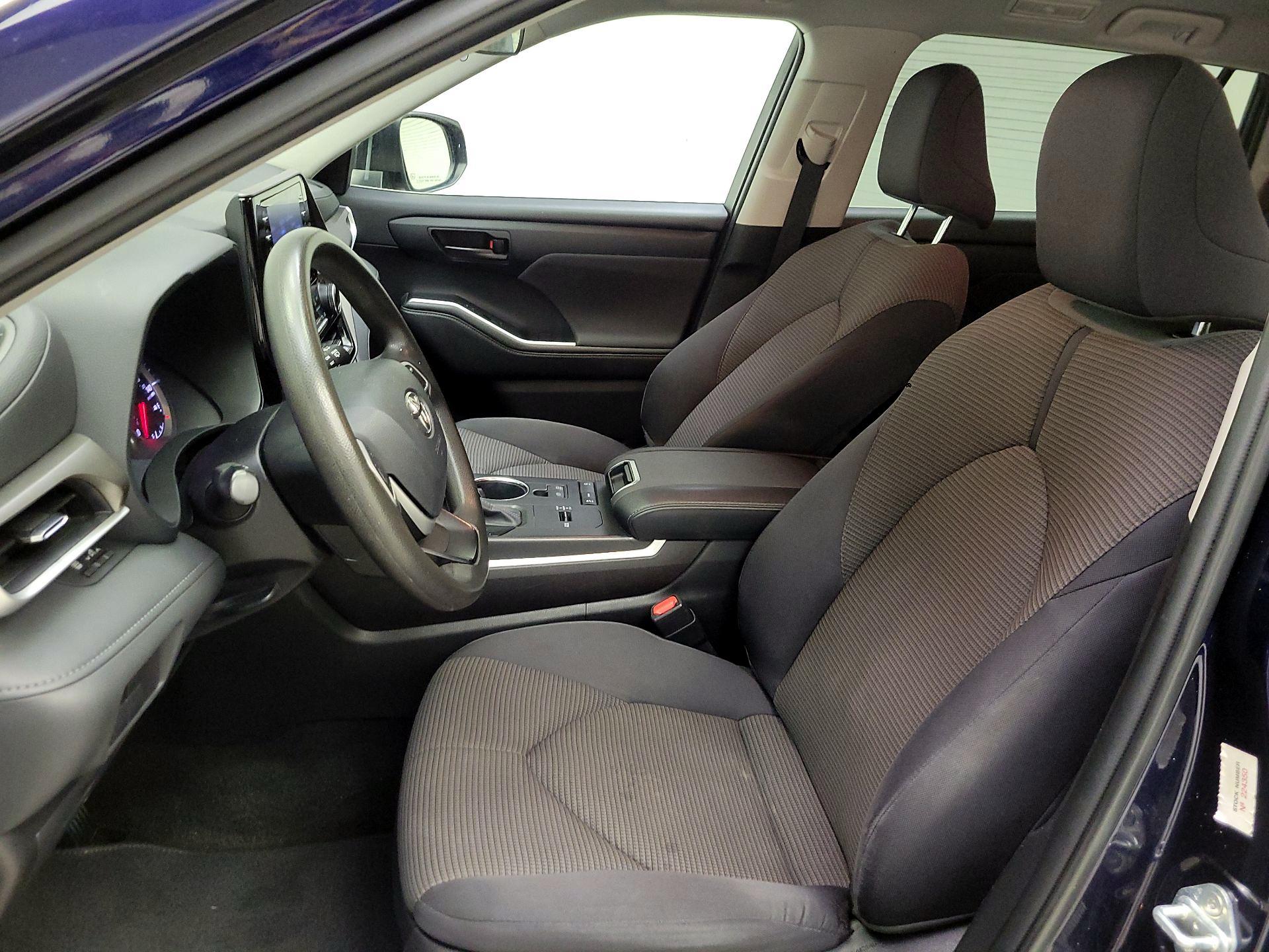 Thumbnail: 2022 Toyota Highlander - 11