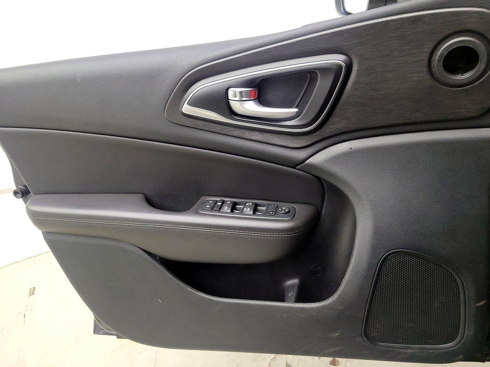 Thumbnail: 2016 Chrysler 200 - 12