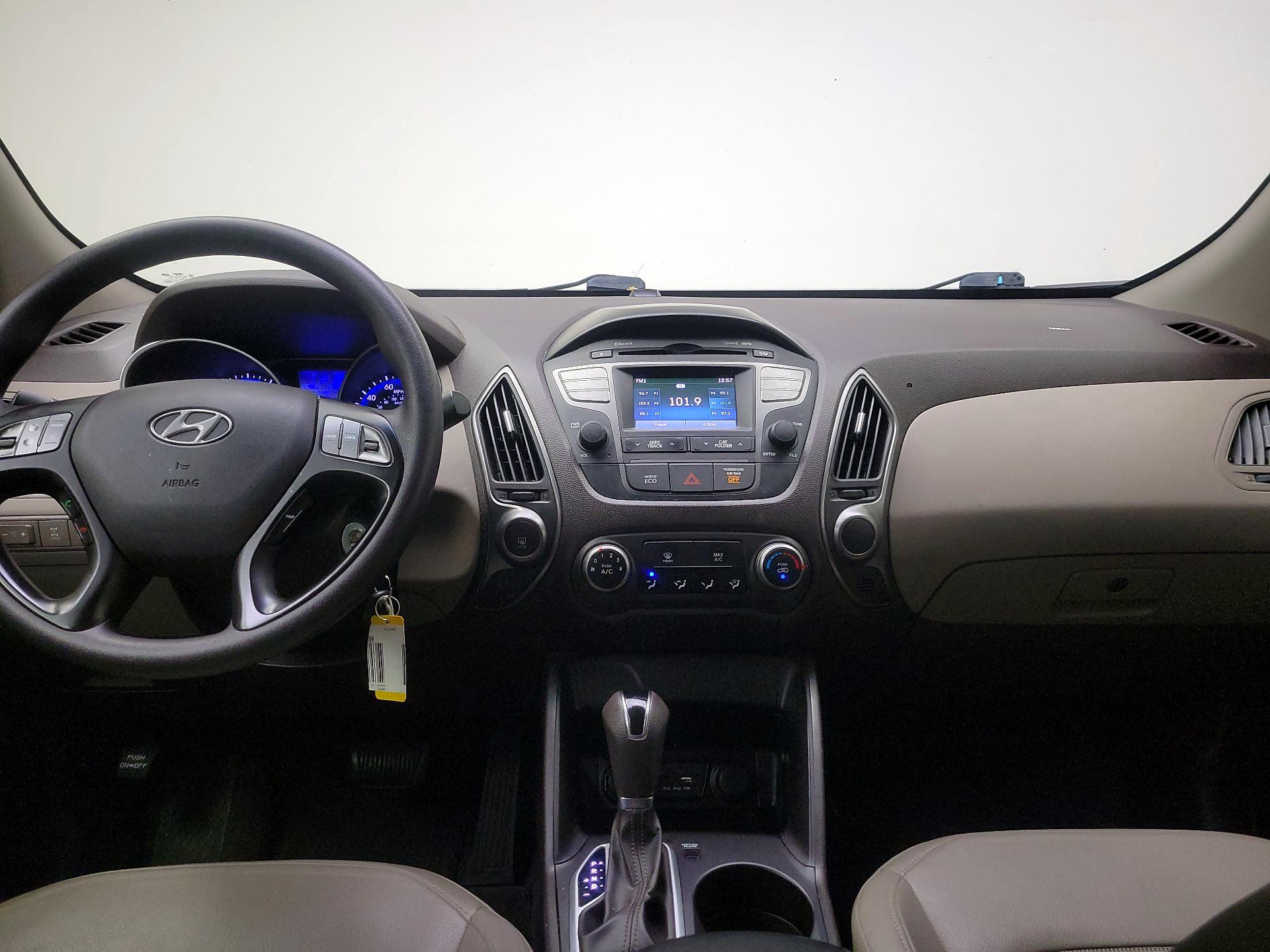 Thumbnail: 2015 Hyundai Tucson - 9