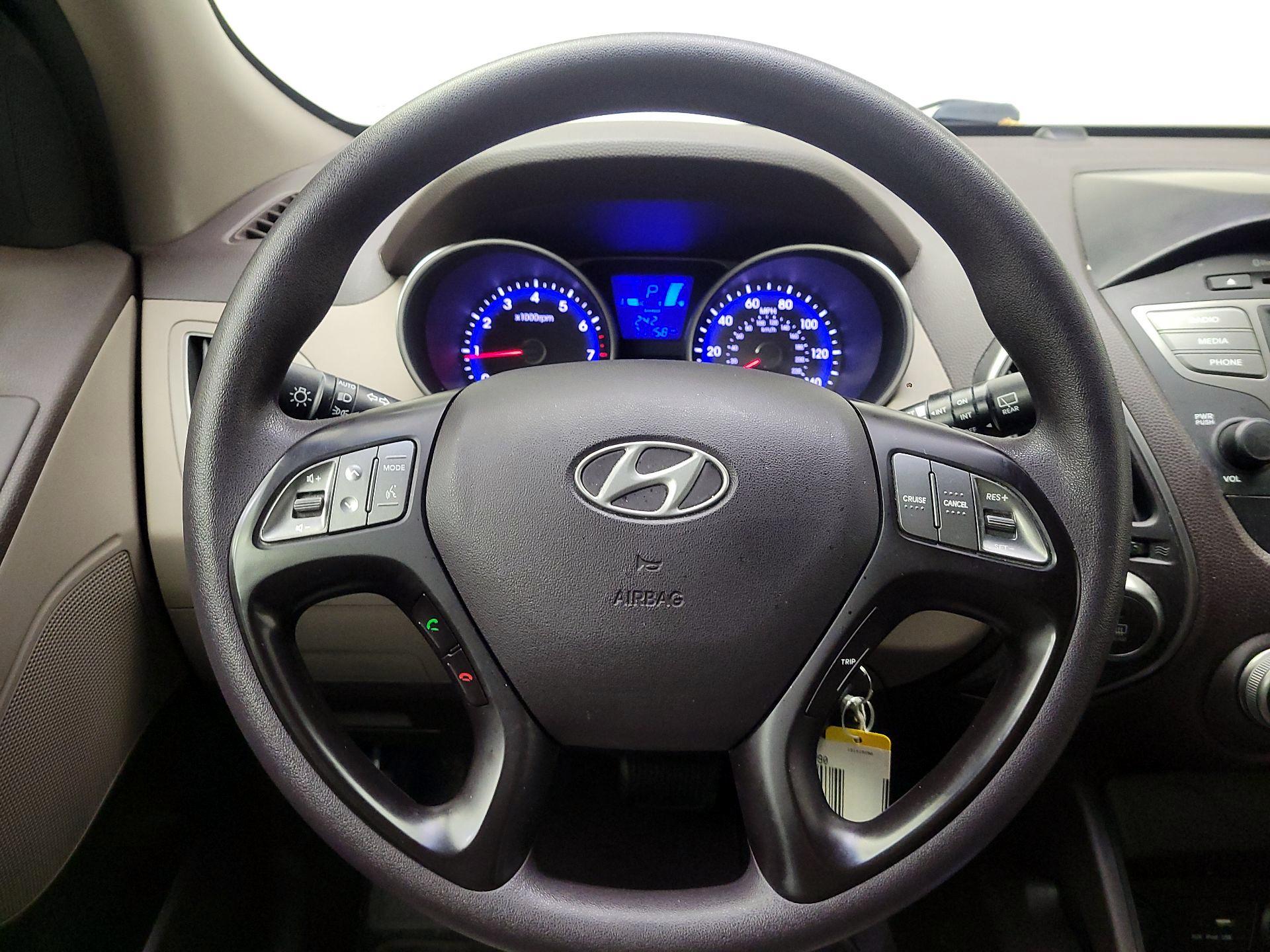 Thumbnail: 2015 Hyundai Tucson - 10