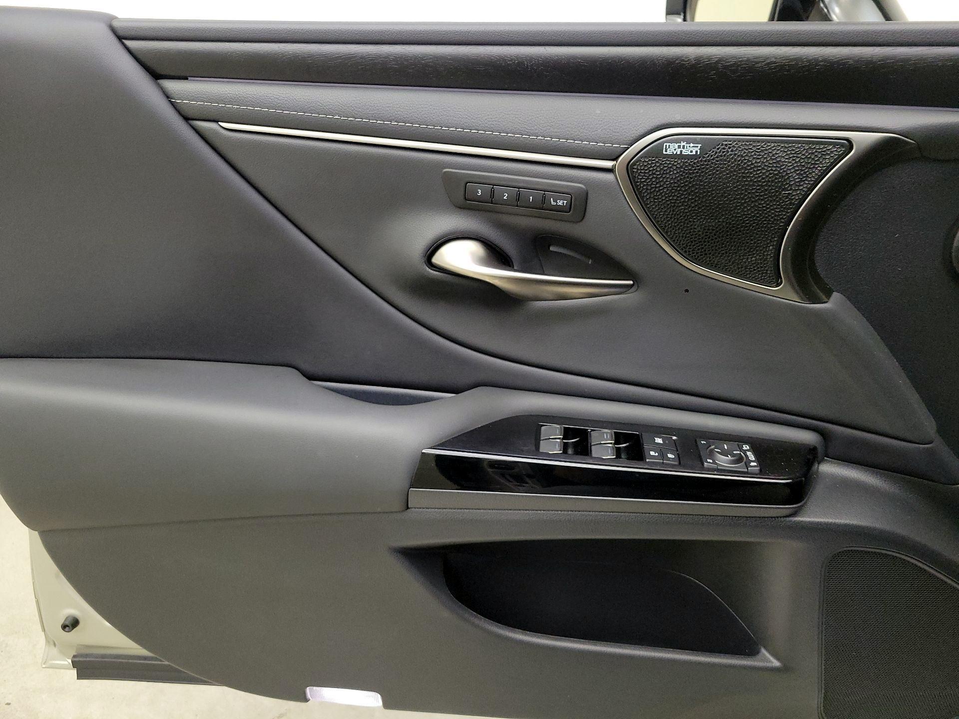 Thumbnail: 2025 Lexus ES - 12