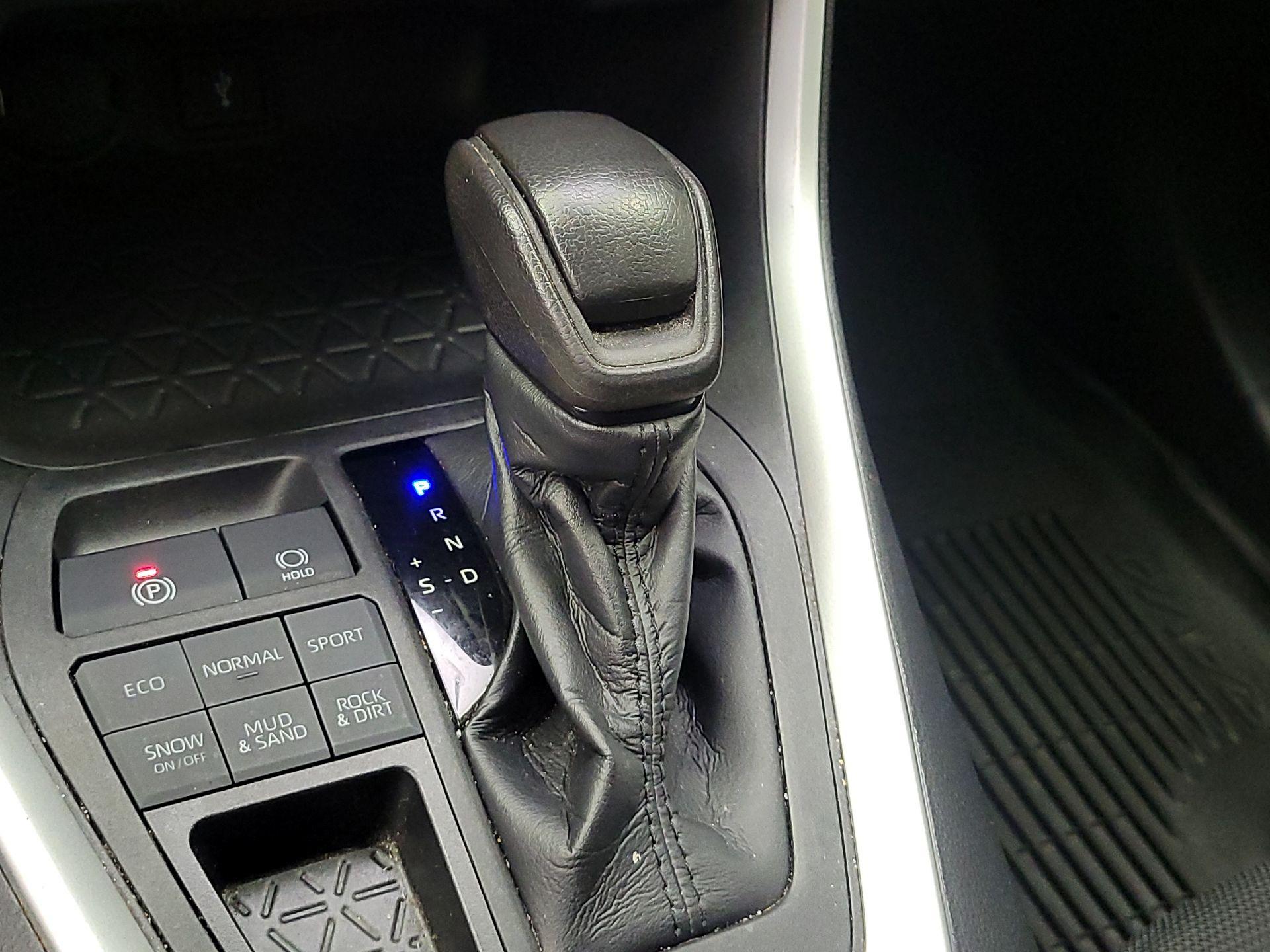 Thumbnail: 2022 Toyota RAV4 - 17