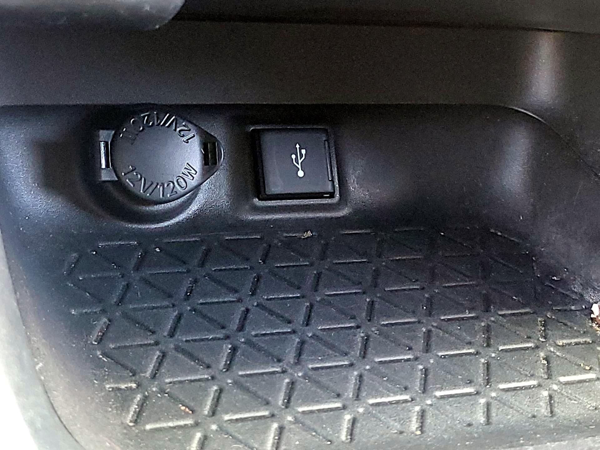 Thumbnail: 2022 Toyota RAV4 - 18