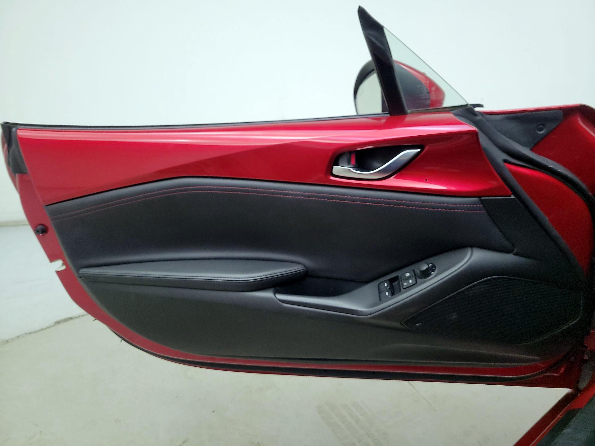 Thumbnail: 2017 Mazda MX-5 Miata - 12