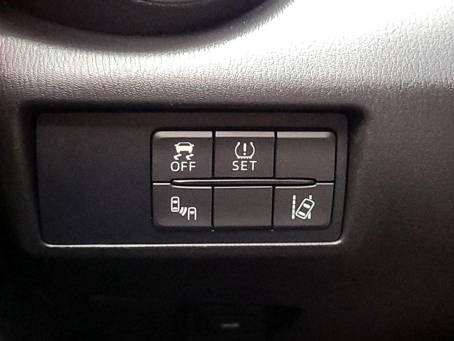 Thumbnail: 2017 Mazda MX-5 Miata - 13