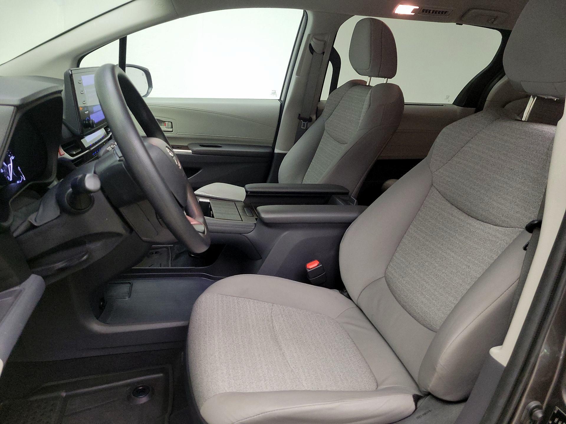 Thumbnail: 2023 Toyota Sienna - 11