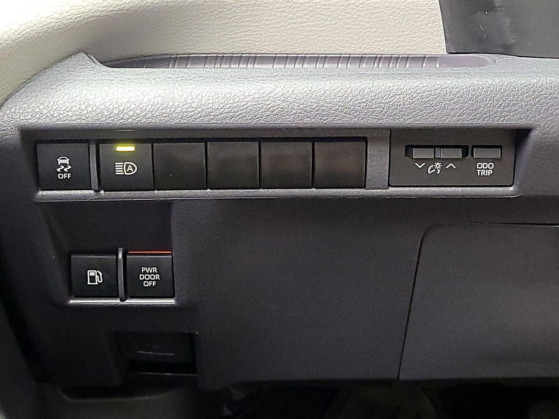 Thumbnail: 2023 Toyota Sienna - 13