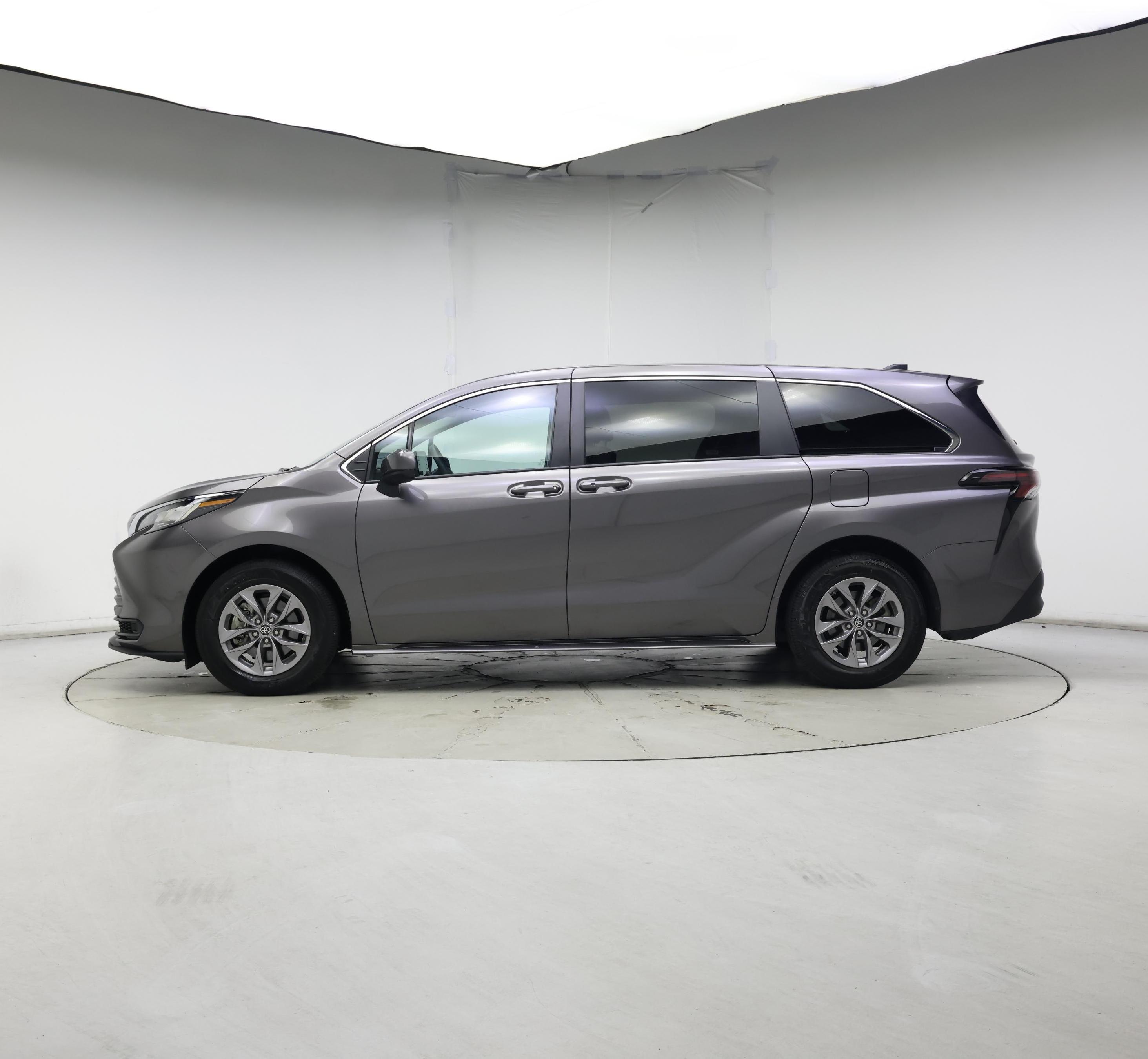Thumbnail: 2023 Toyota Sienna - 3