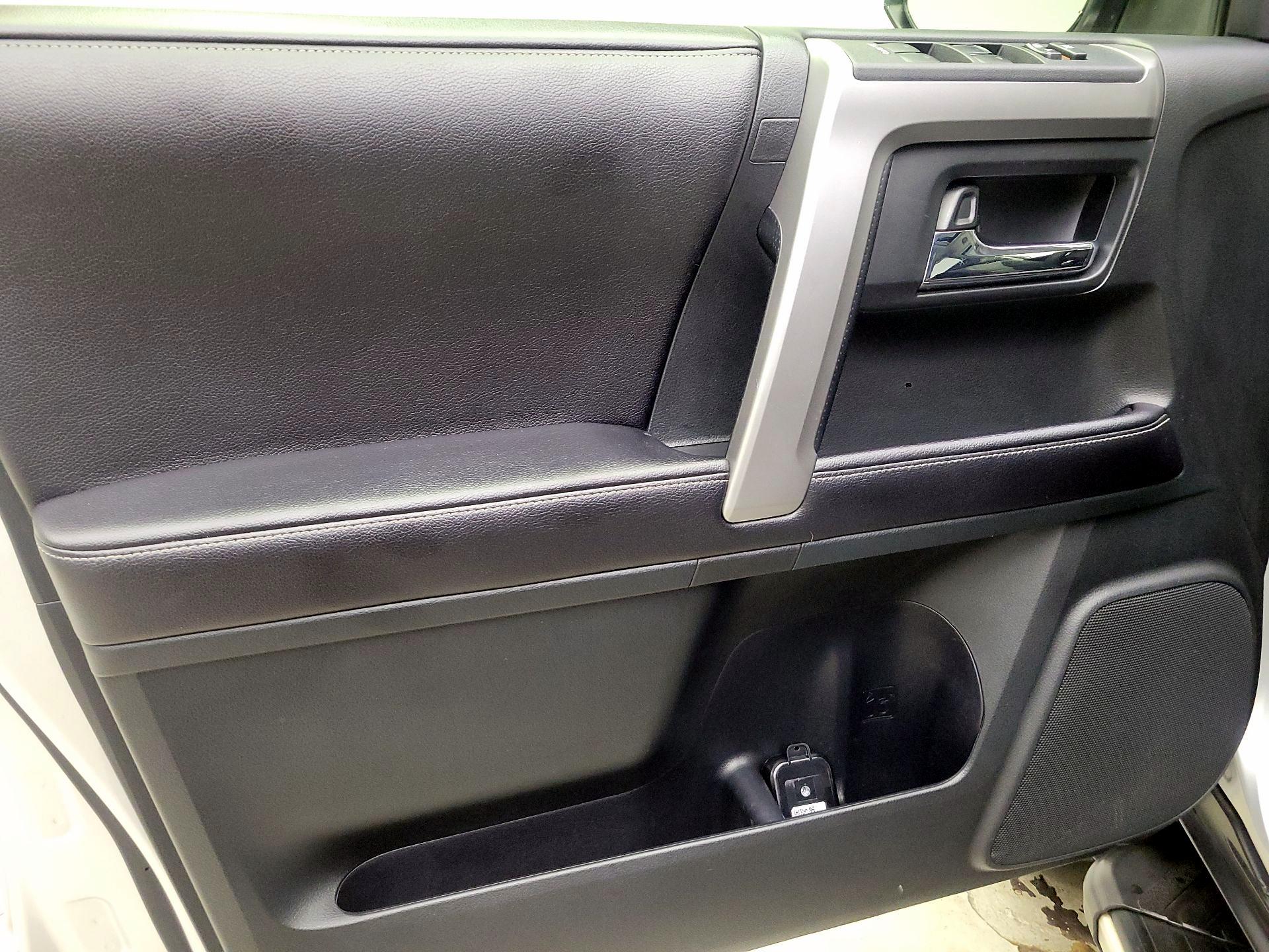 Thumbnail: 2016 Toyota 4Runner - 12