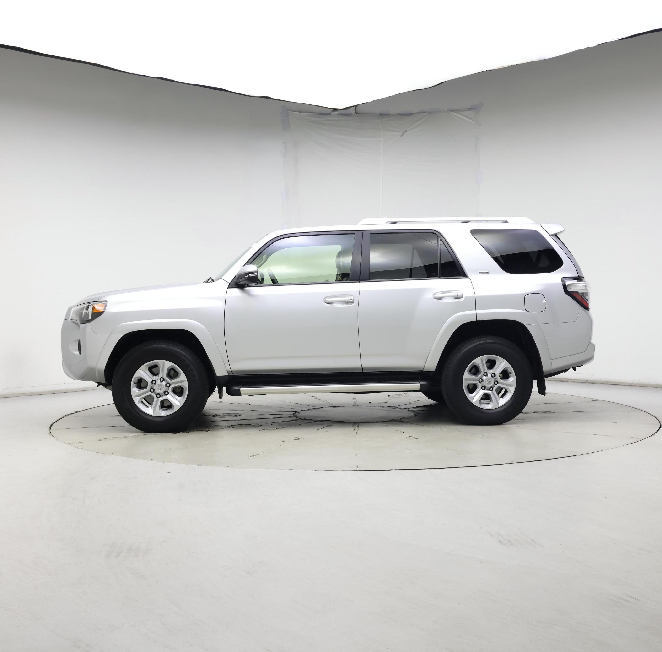 Thumbnail: 2016 Toyota 4Runner - 3