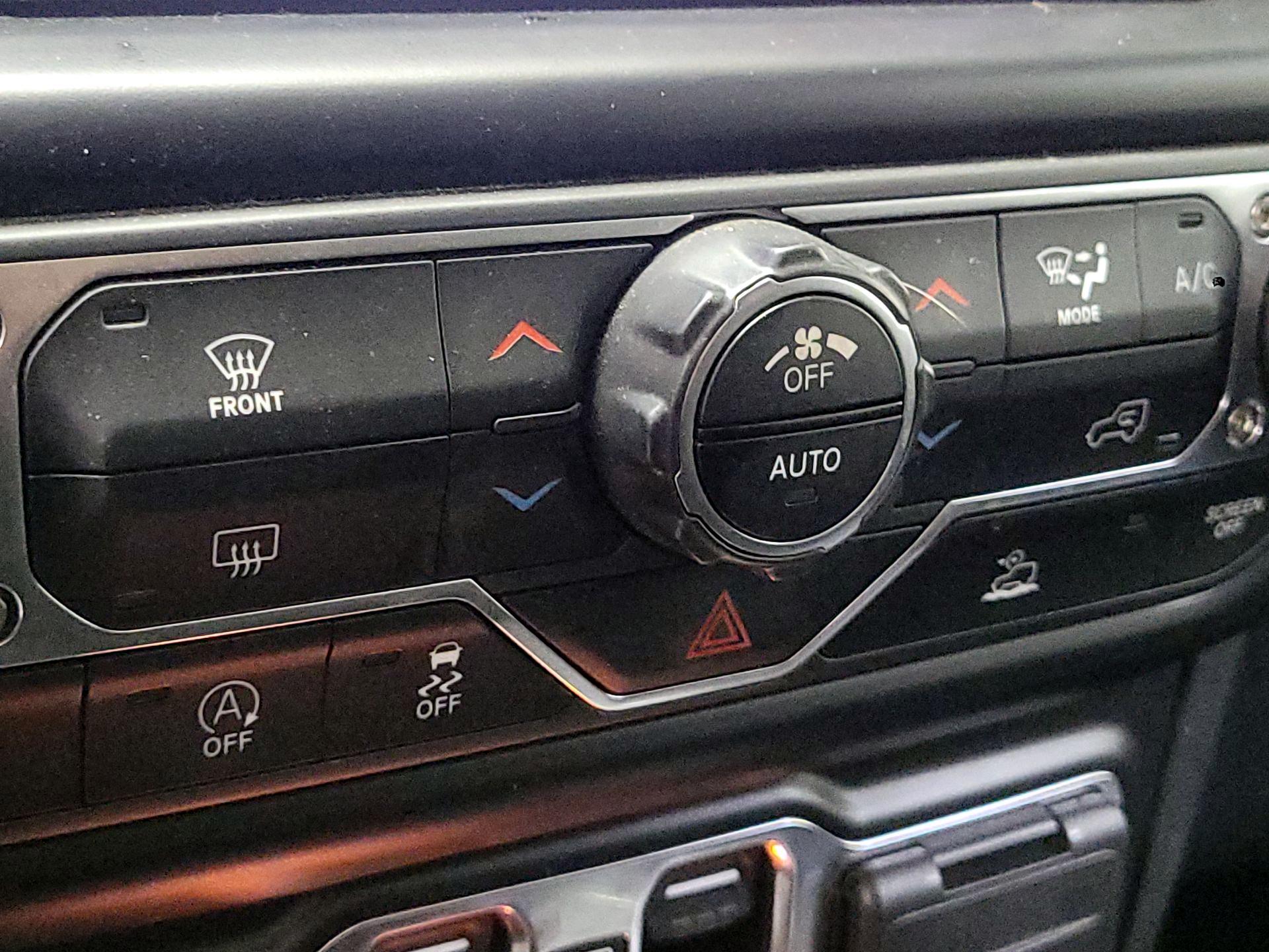 Thumbnail: 2022 Jeep Gladiator - 17