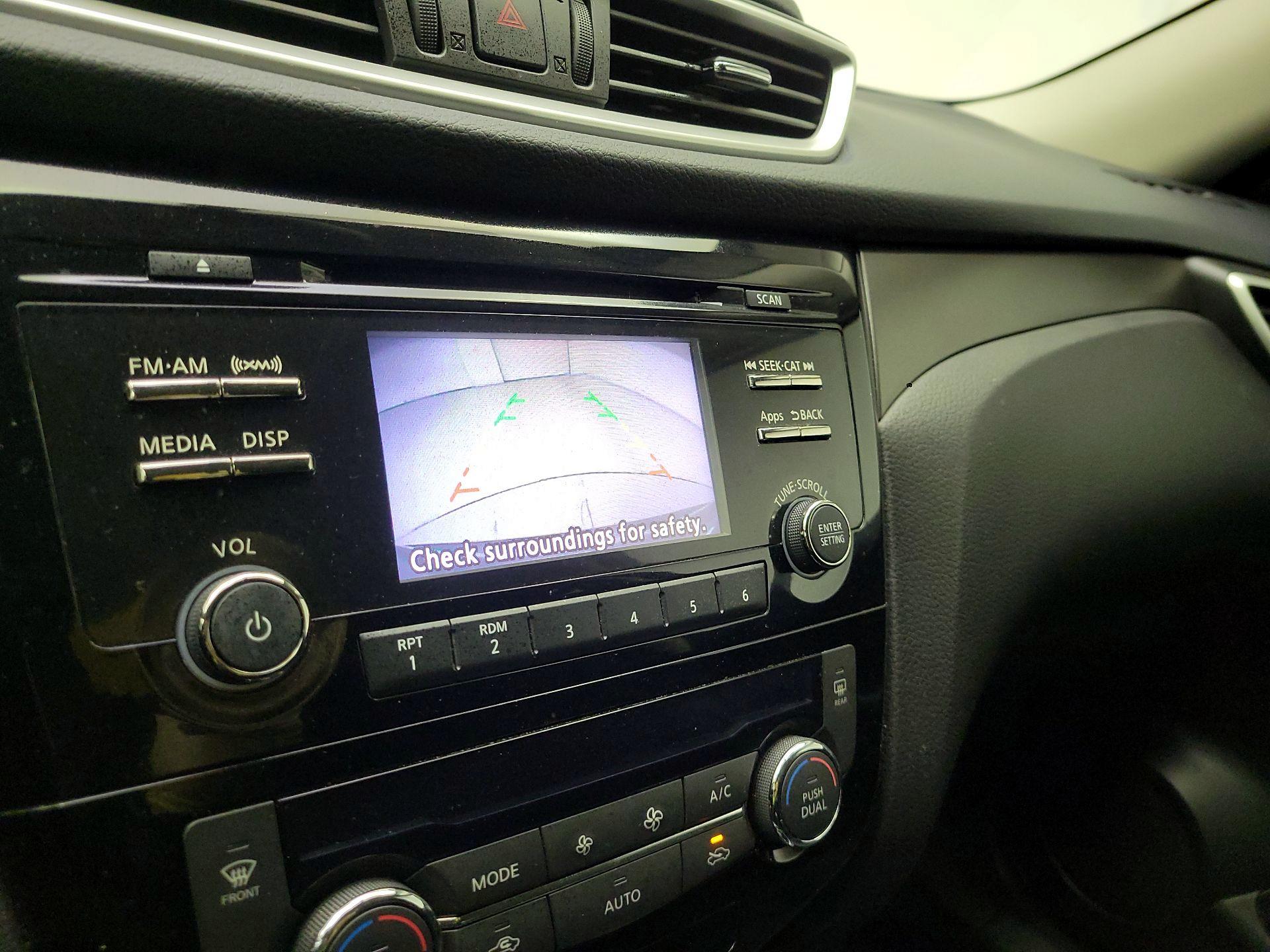 Thumbnail: 2016 Nissan Rogue - 14