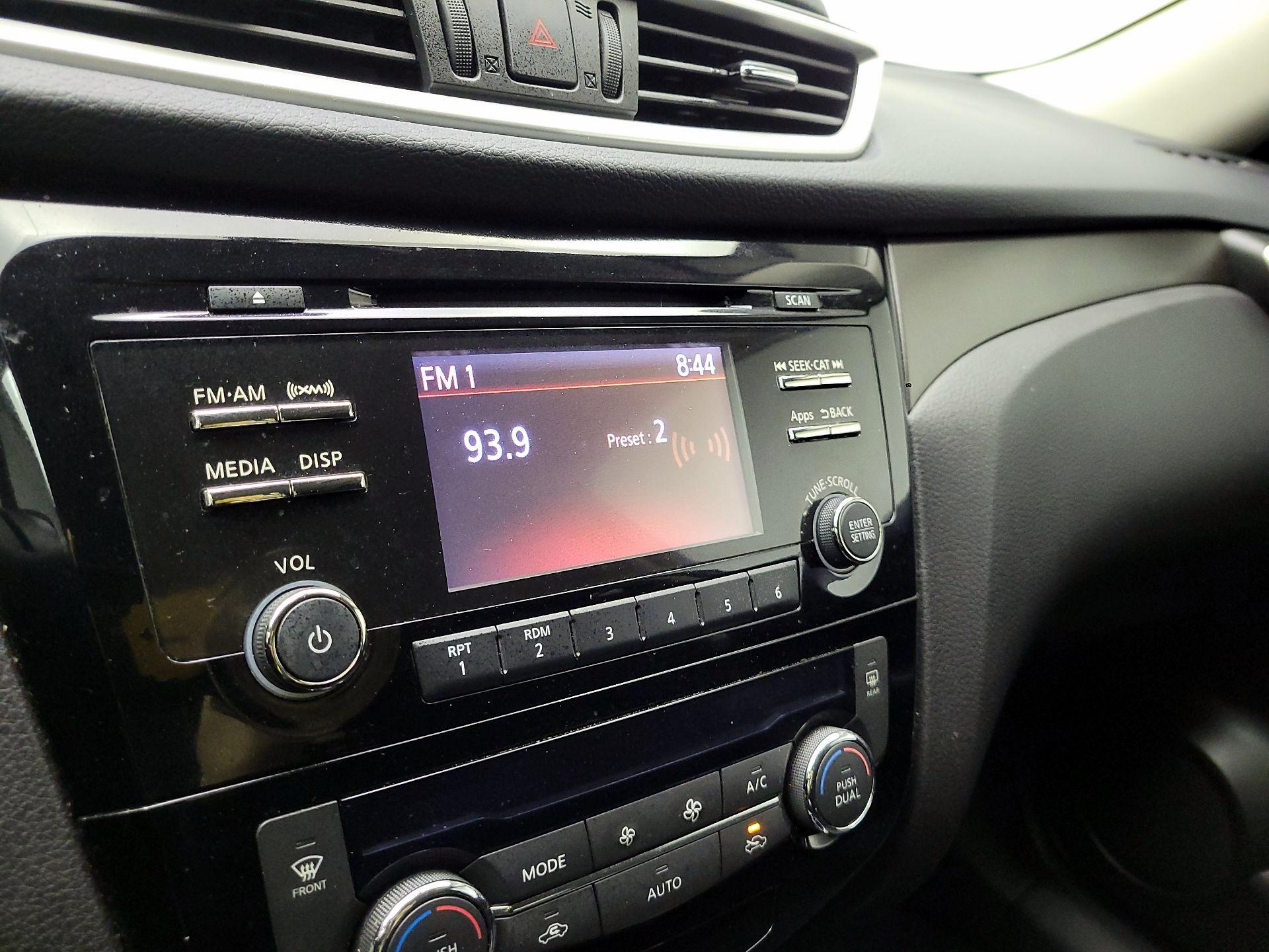 Thumbnail: 2016 Nissan Rogue - 15