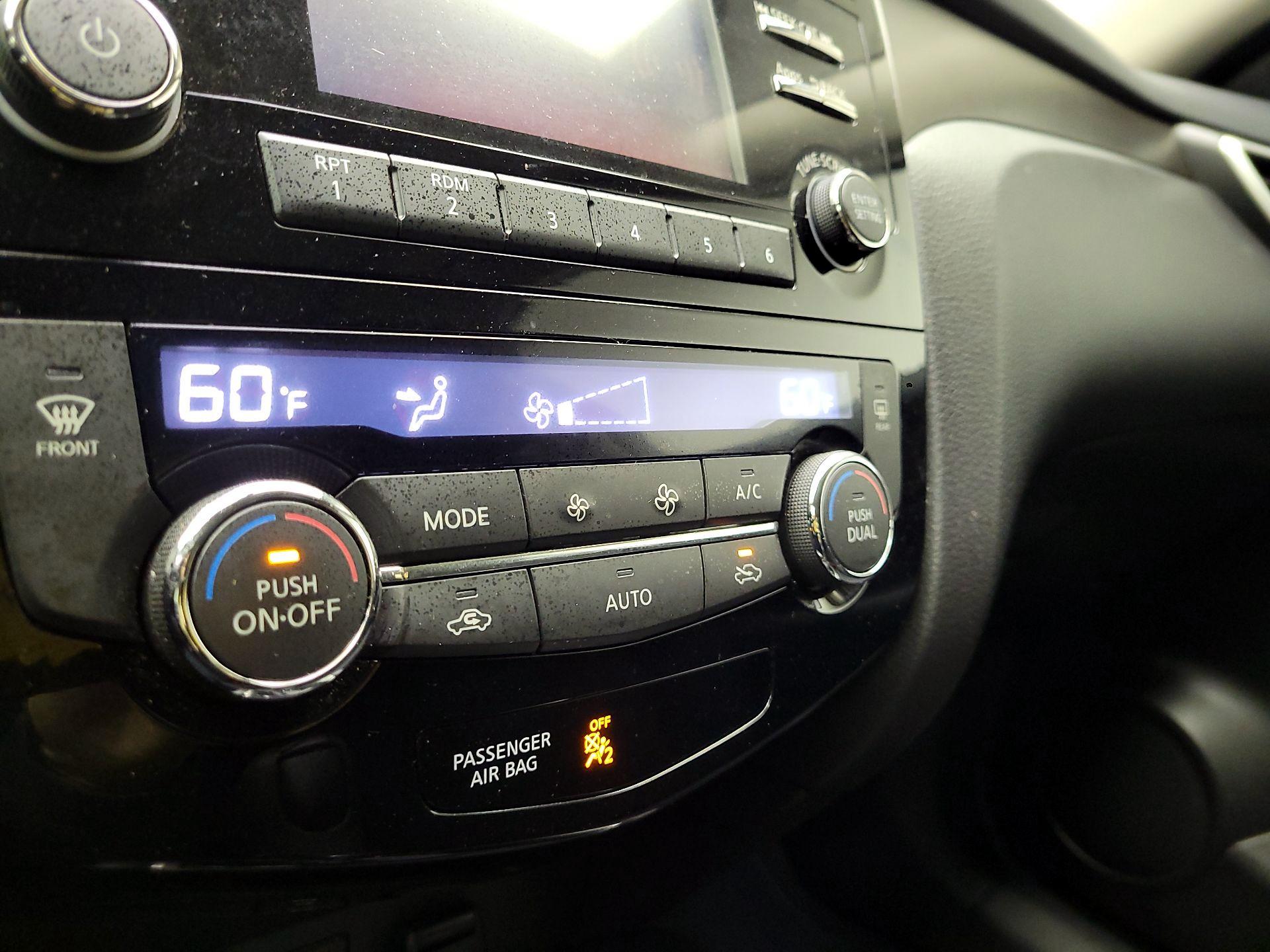 Thumbnail: 2016 Nissan Rogue - 16