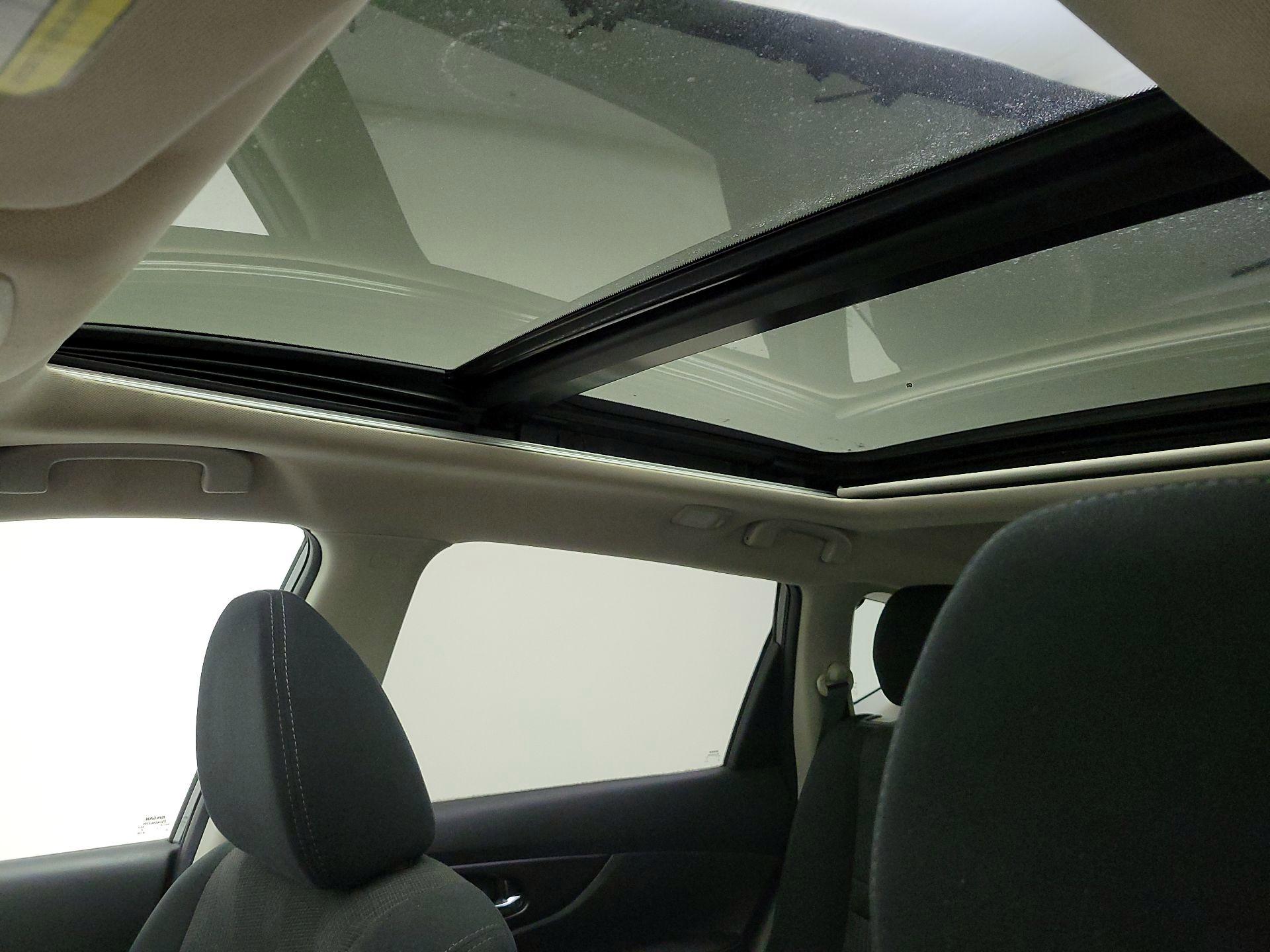 Thumbnail: 2016 Nissan Rogue - 19