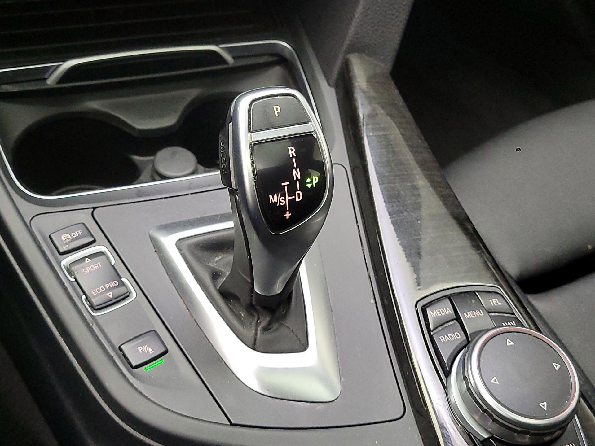 Thumbnail: 2016 BMW 3 Series - 18