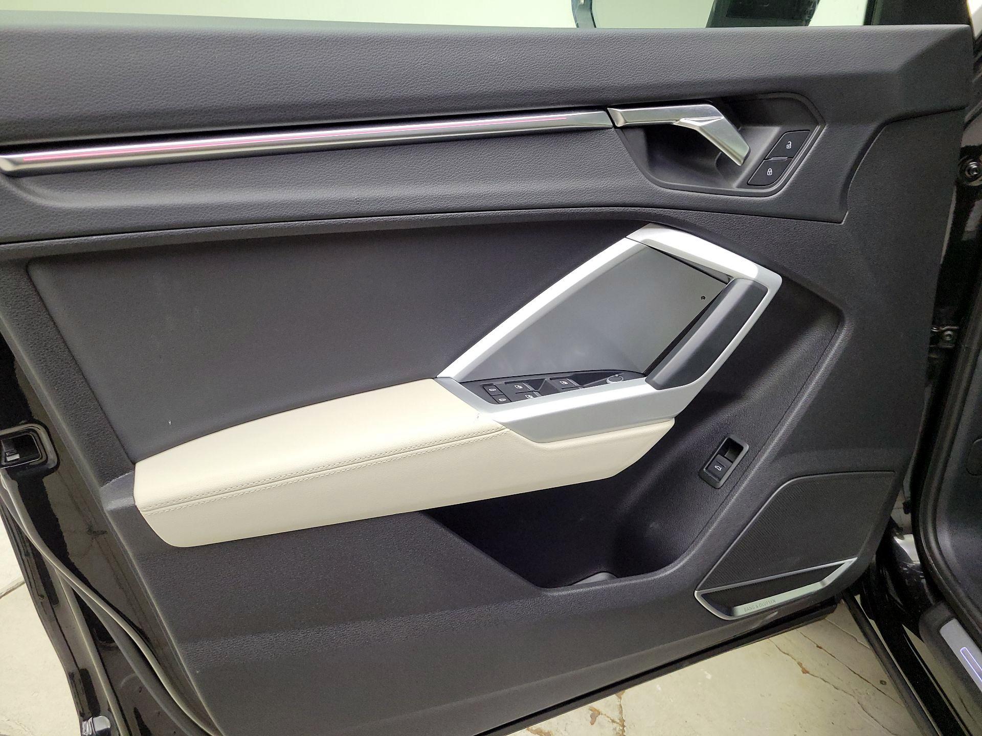 Thumbnail: 2021 Audi Q3 - 12