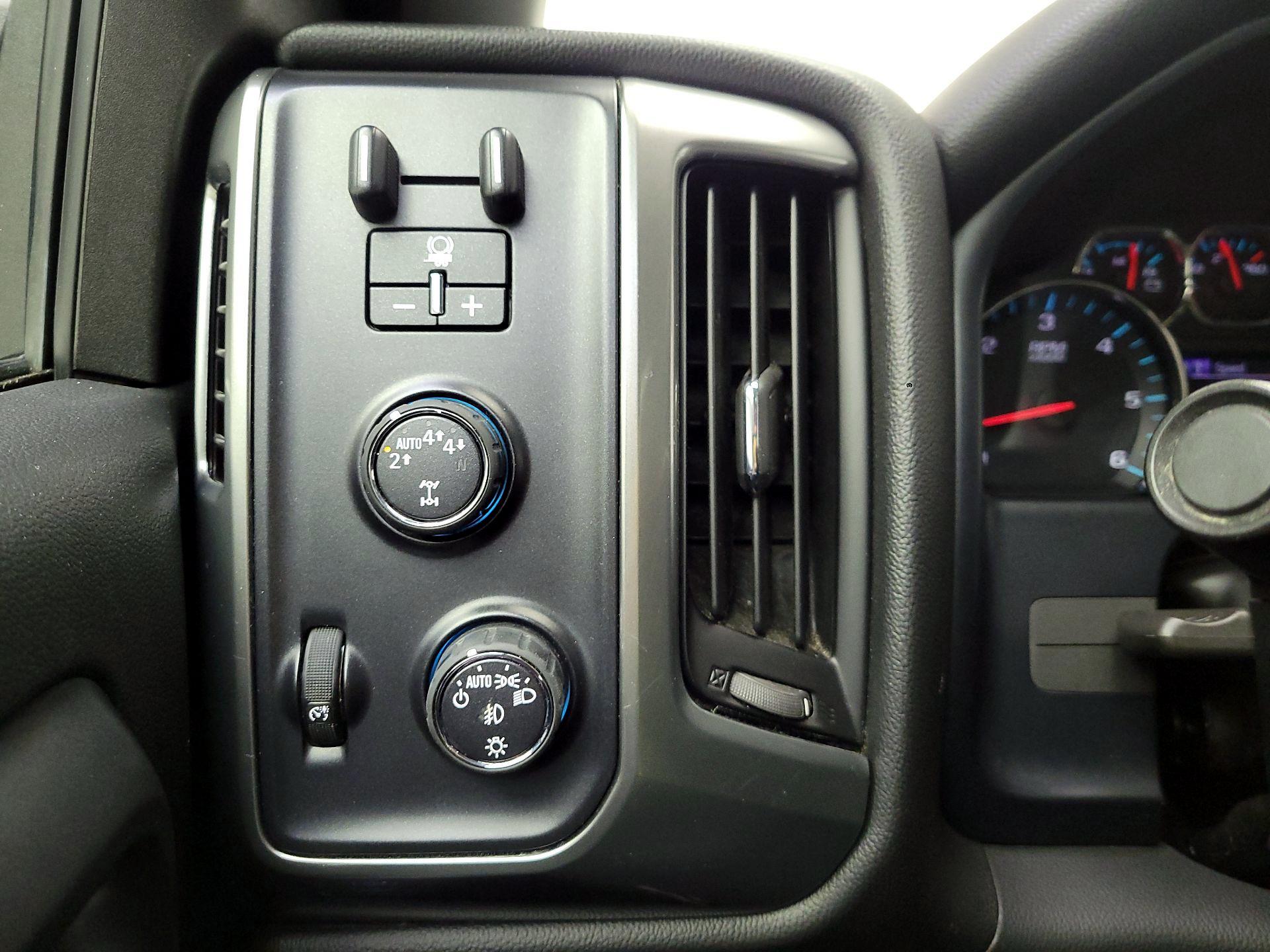 Thumbnail: 2017 Chevrolet Silverado 1500 - 13