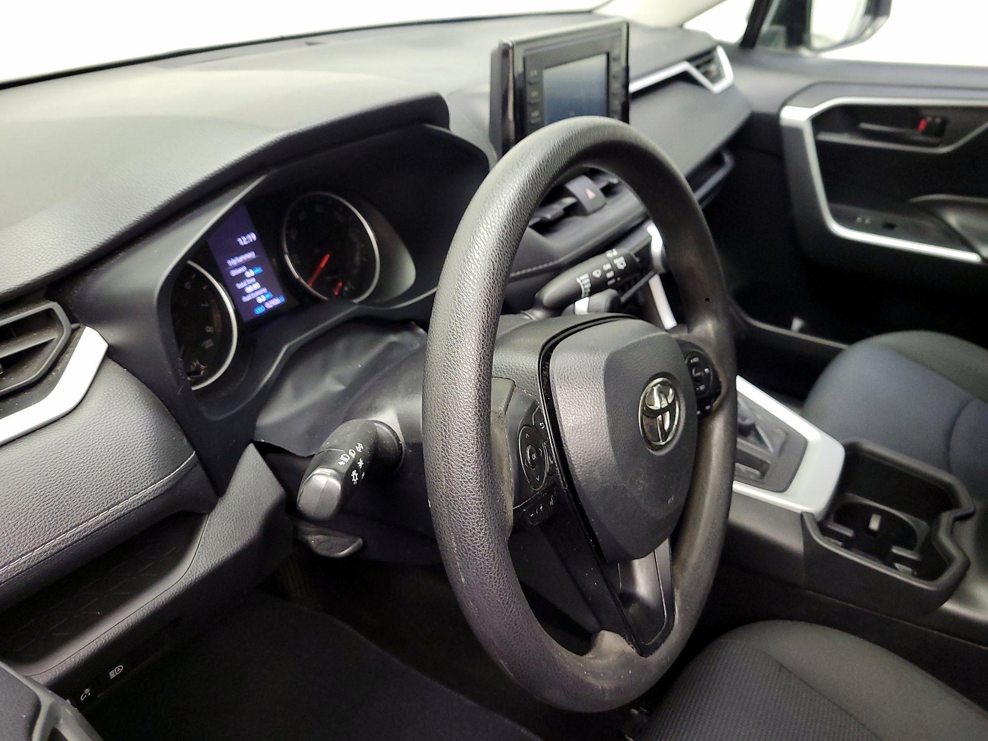 Thumbnail: 2022 Toyota RAV4 - 9