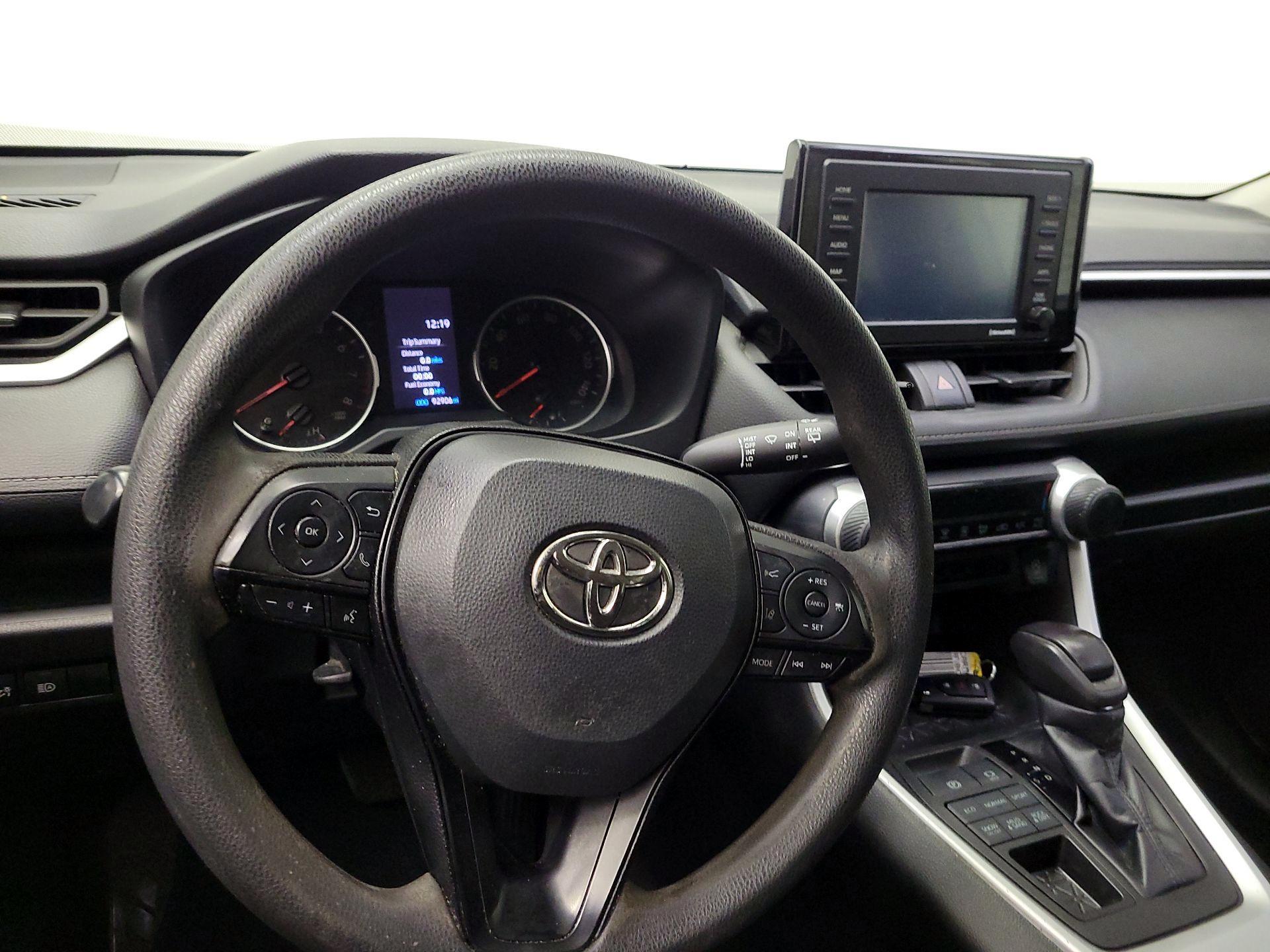 Thumbnail: 2022 Toyota RAV4 - 10