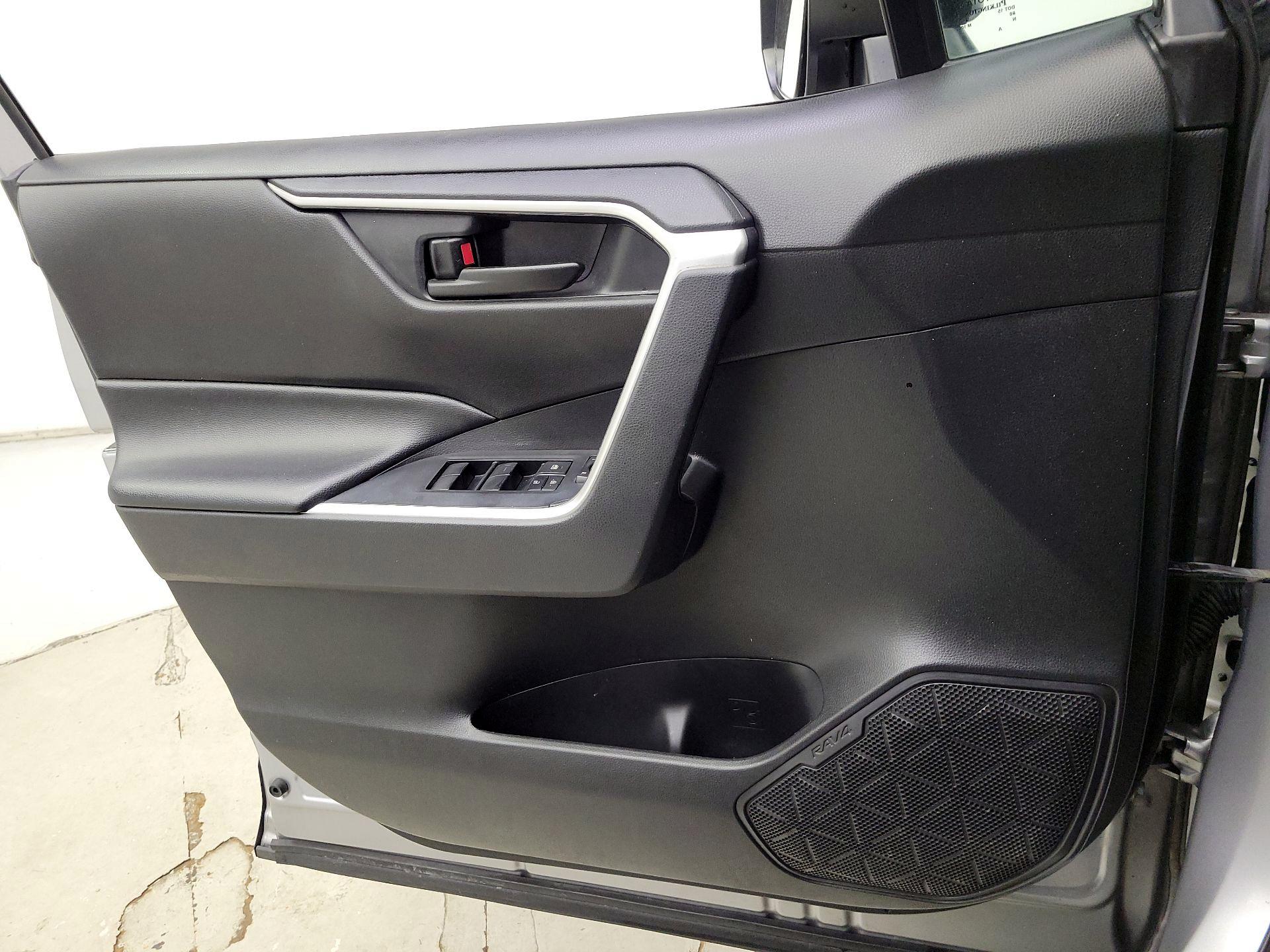 Thumbnail: 2022 Toyota RAV4 - 12