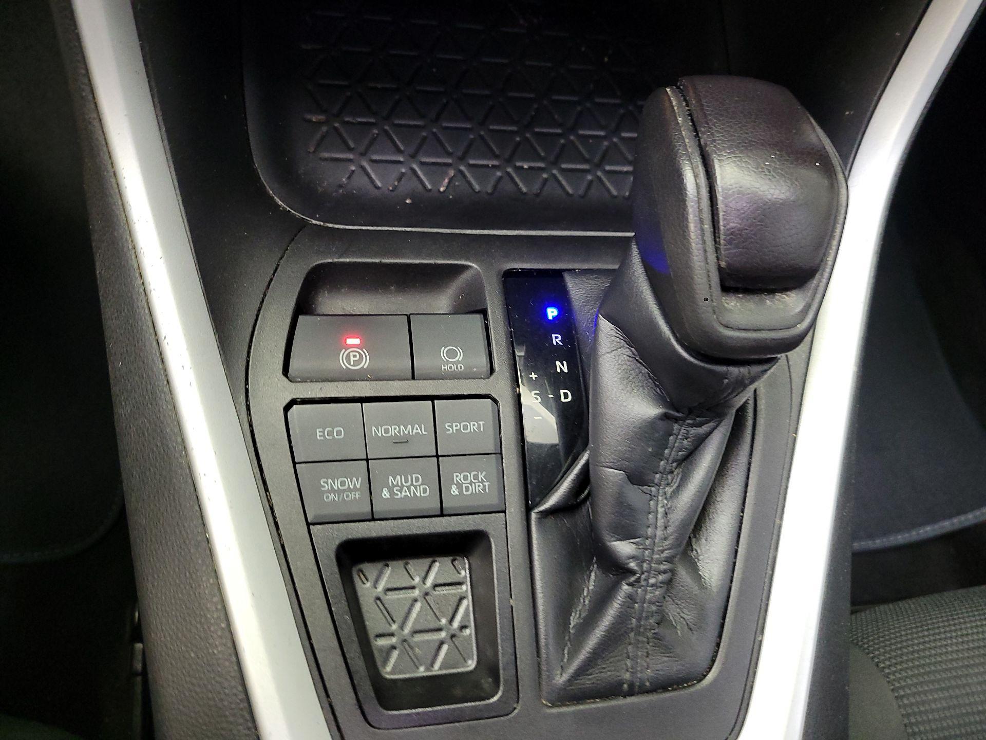 Thumbnail: 2022 Toyota RAV4 - 17