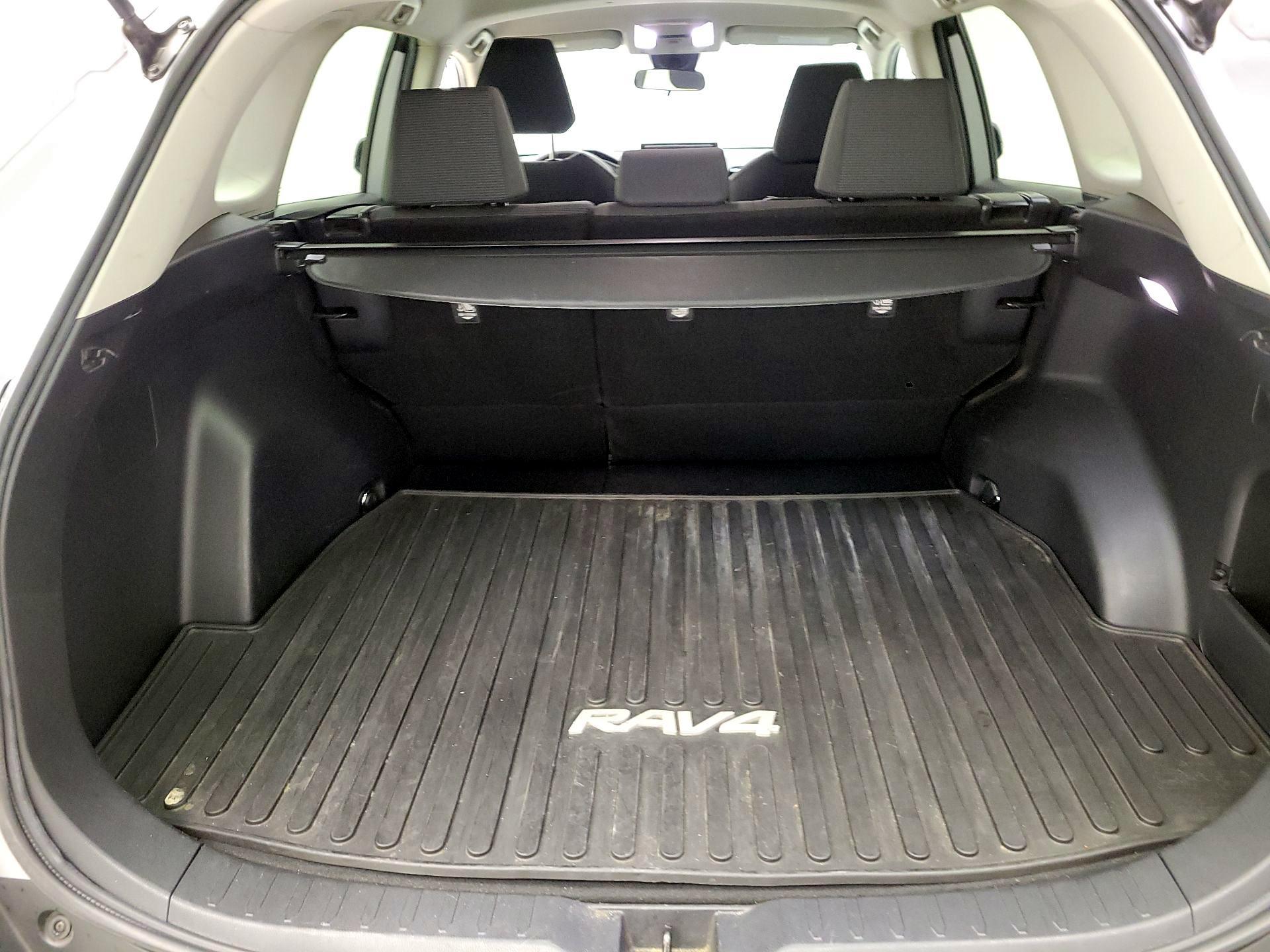 Thumbnail: 2022 Toyota RAV4 - 20