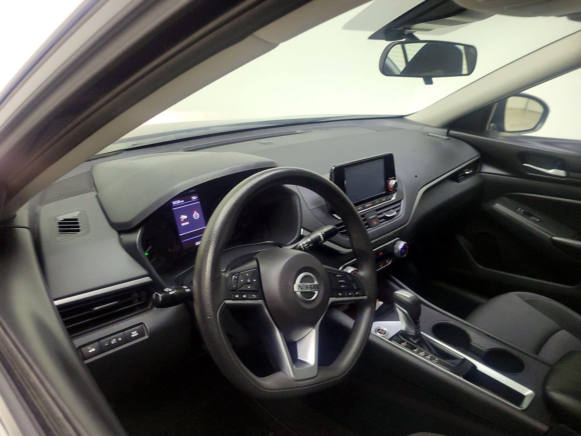 Thumbnail: 2022 Nissan Altima - 9